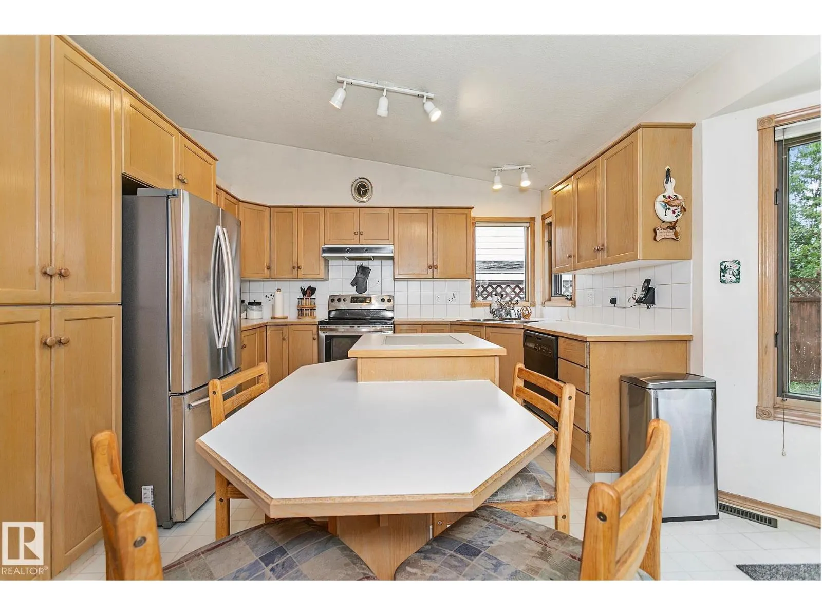 44 CHARLTON RD