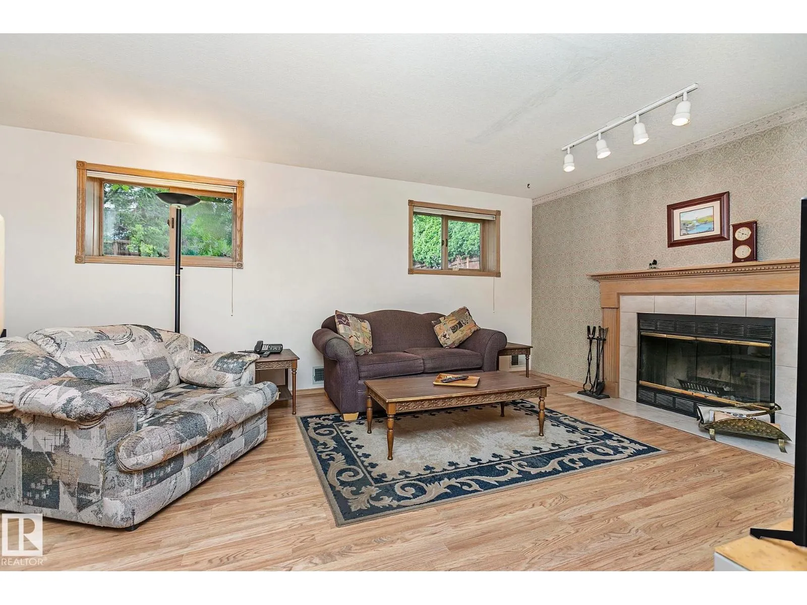 44 CHARLTON RD