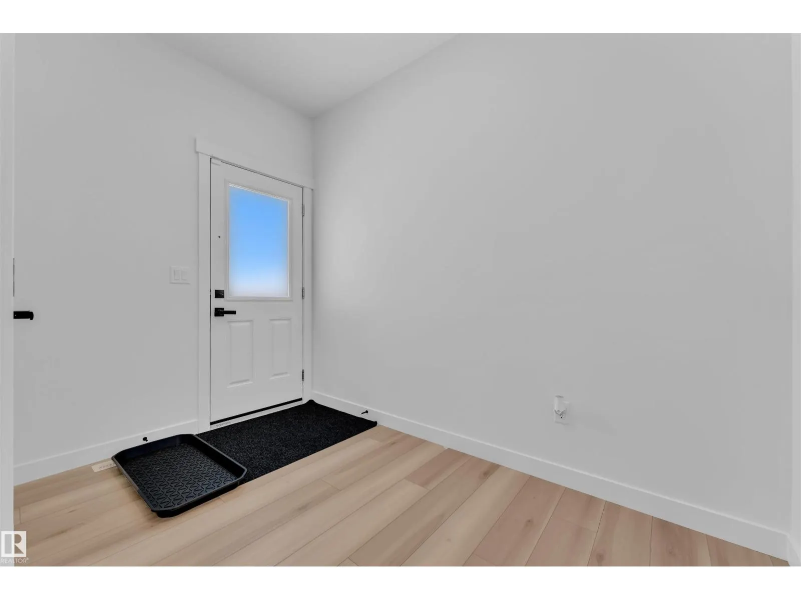 2134 14A AV NW