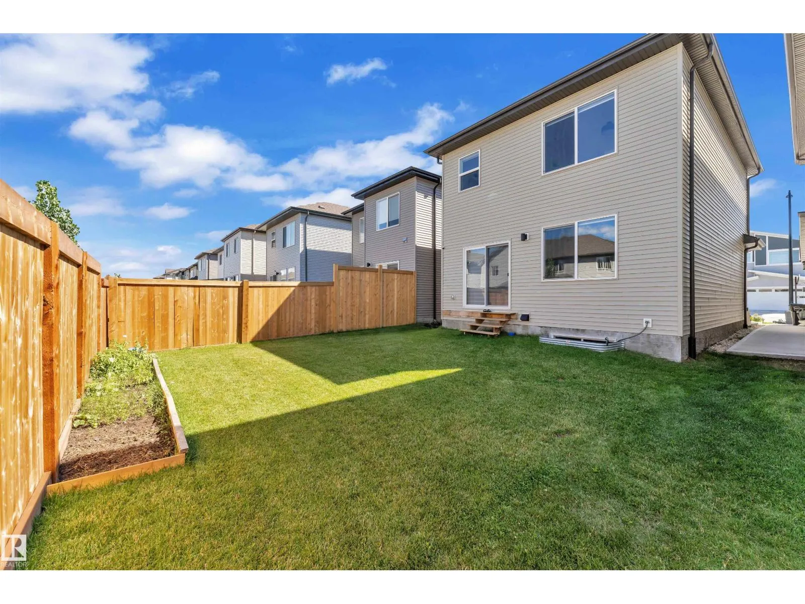 2134 14A AV NW