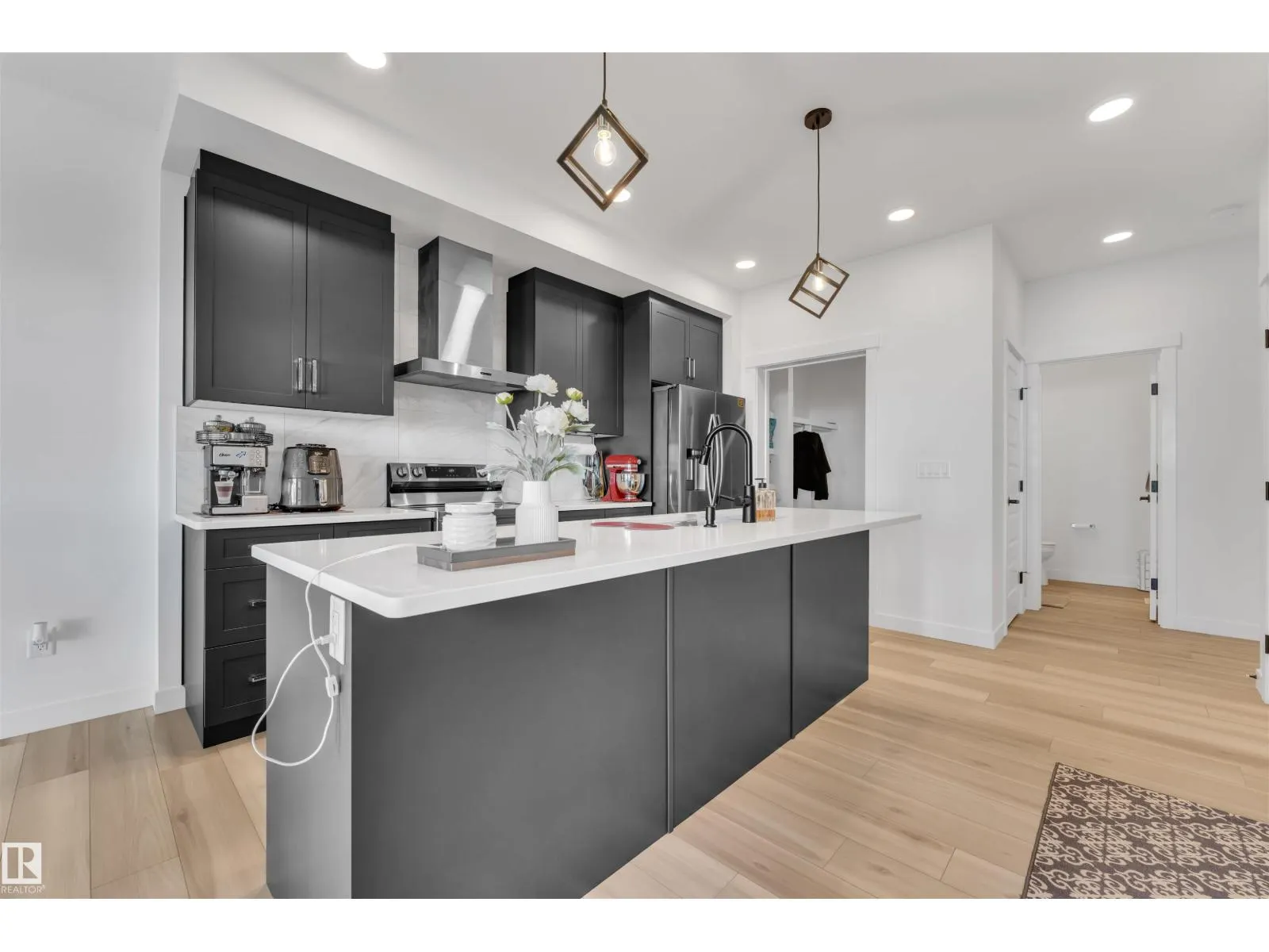 2134 14A AV NW