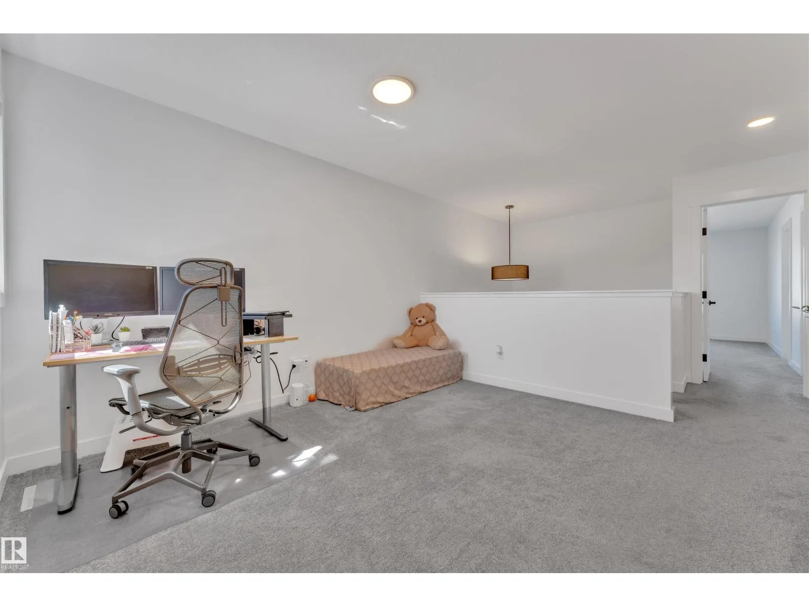 2134 14A AV NW