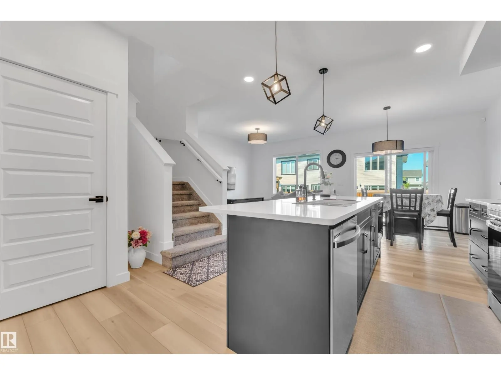 2134 14A AV NW