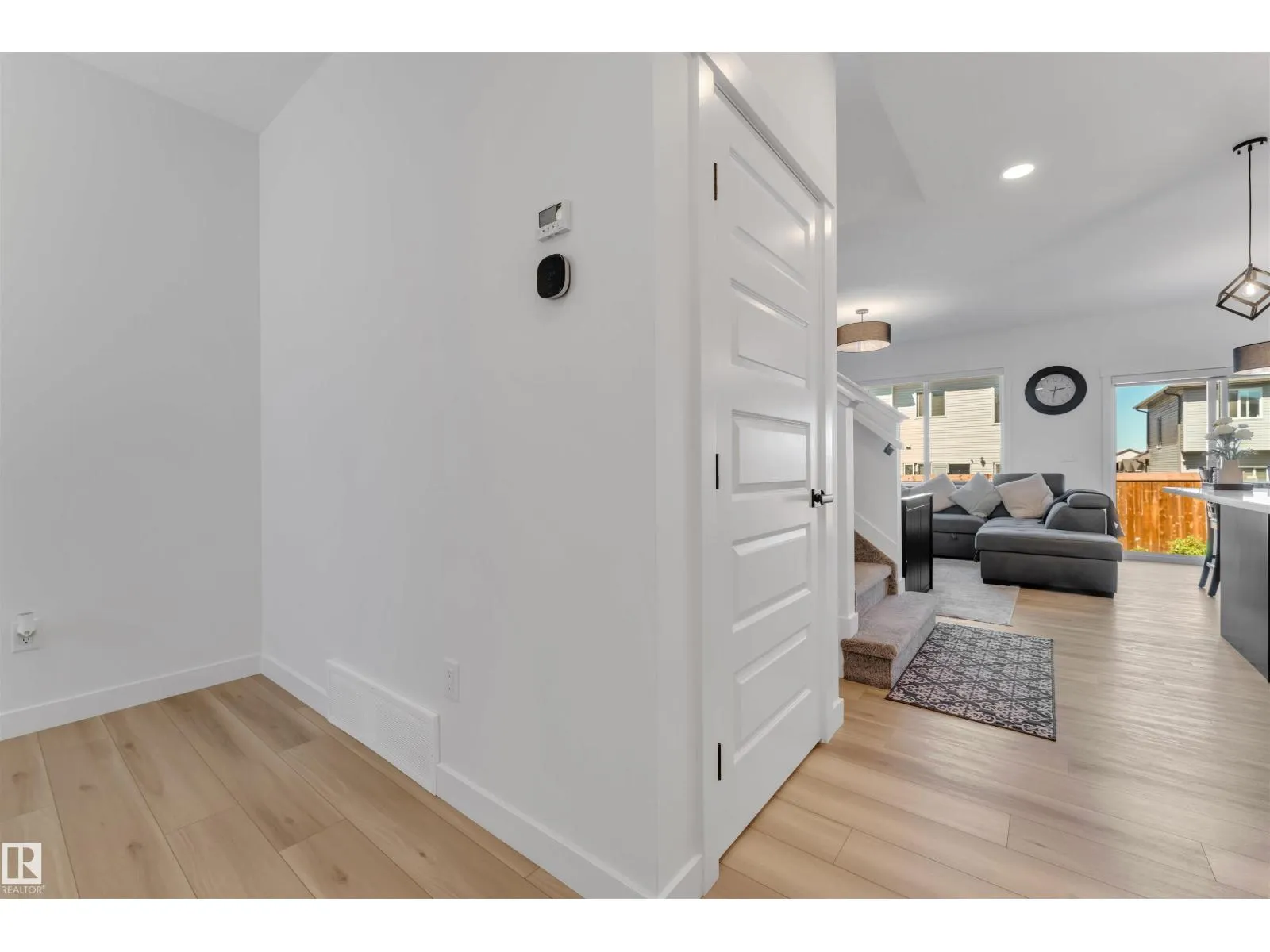 2134 14A AV NW