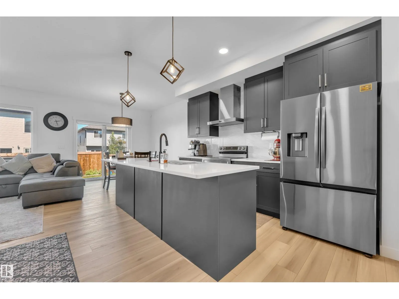 2134 14A AV NW