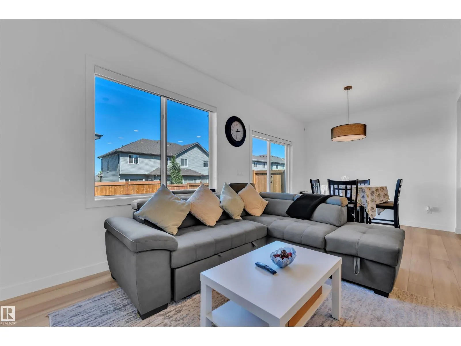 2134 14A AV NW
