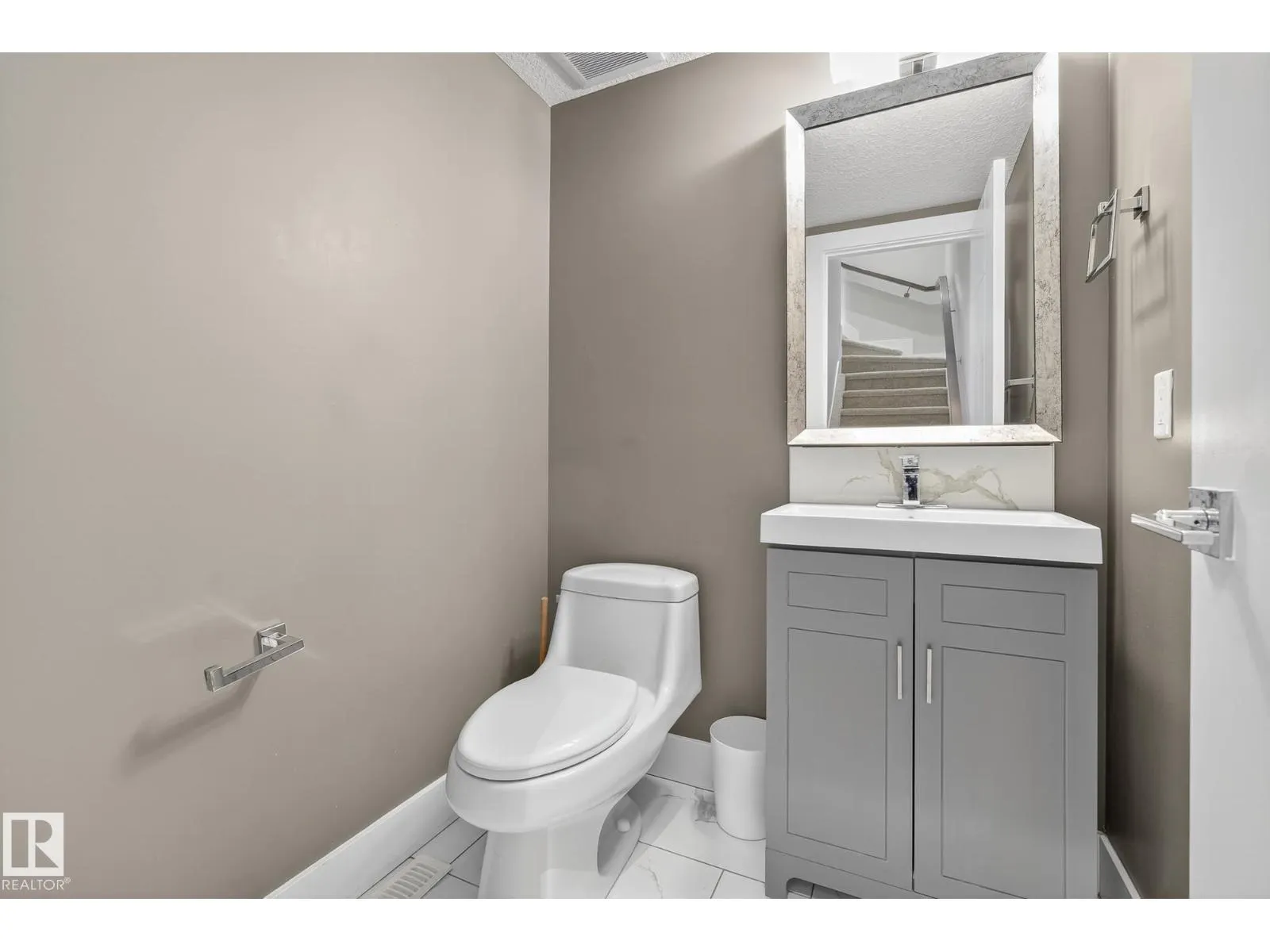 11426 71 AV NW