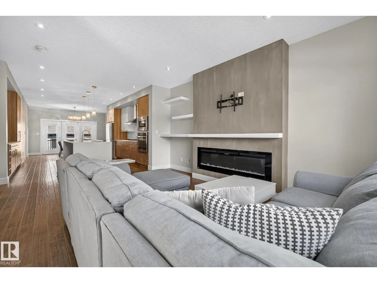 11426 71 AV NW