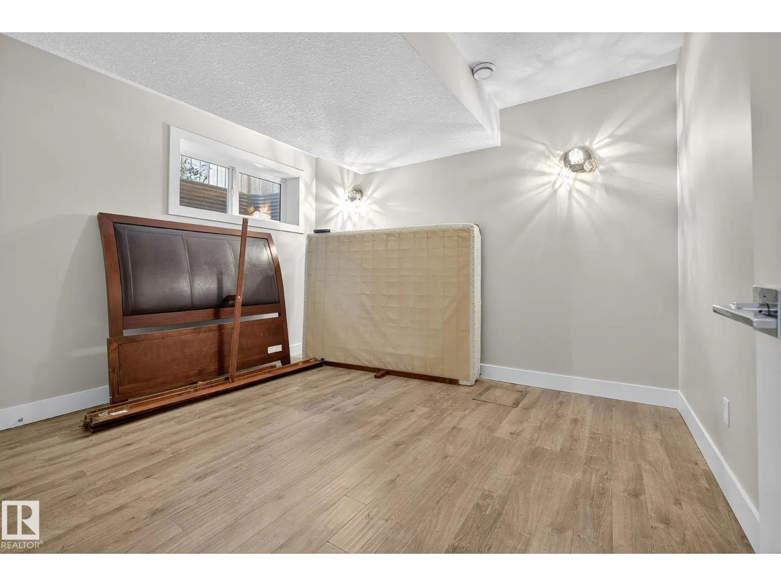 11426 71 AV NW