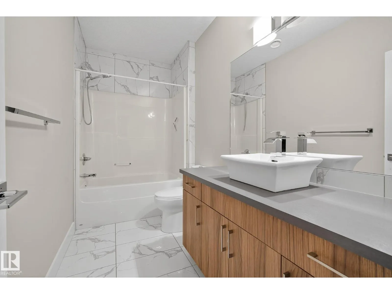 11426 71 AV NW