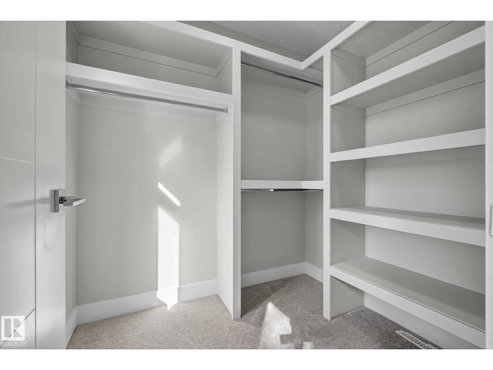 11426 71 AV NW