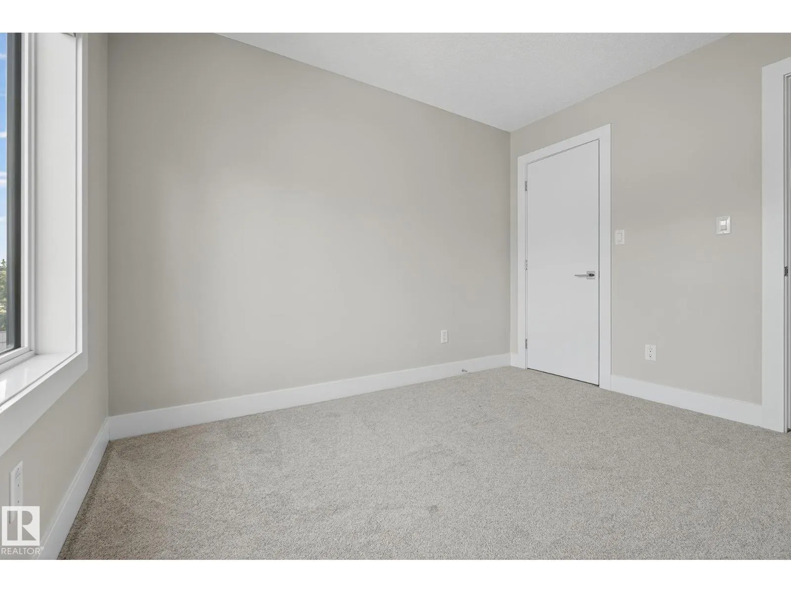 11426 71 AV NW