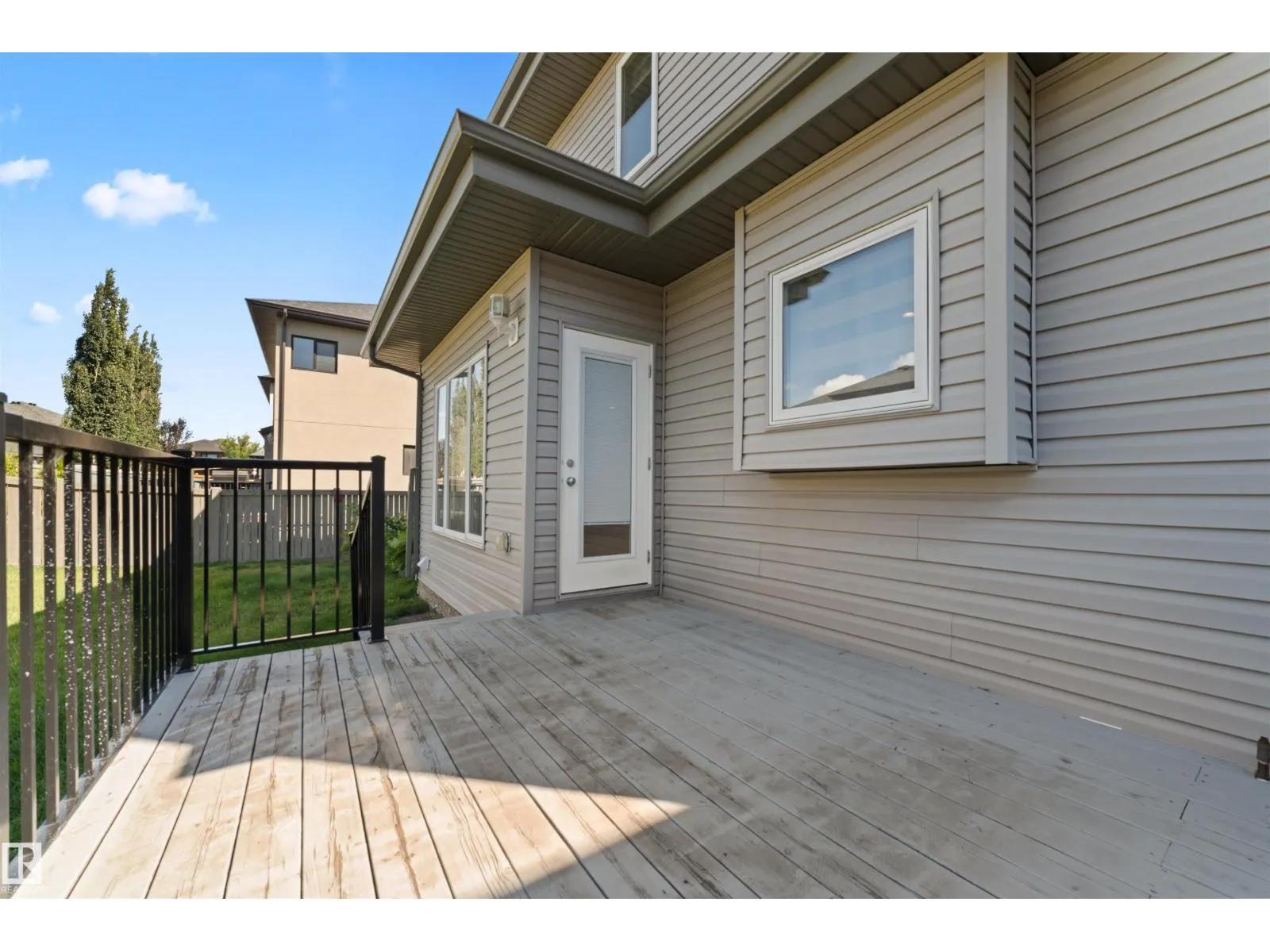 1721 ADAMSON CRESCENT SW