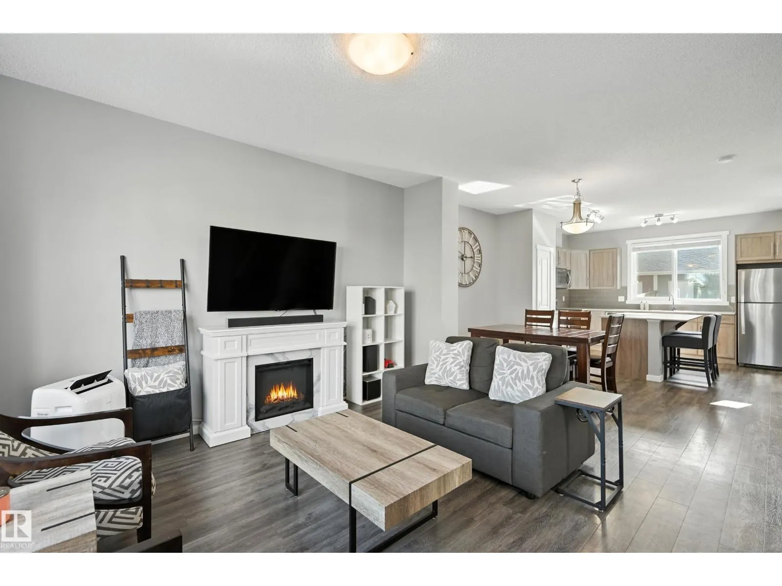2677 MAPLE WY NW