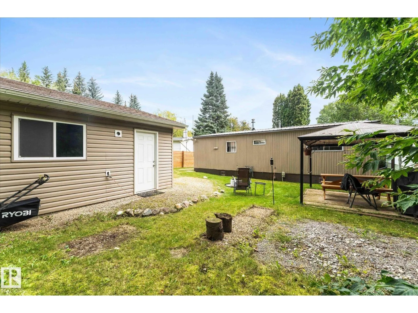 #105 53129 RGE ROAD 14