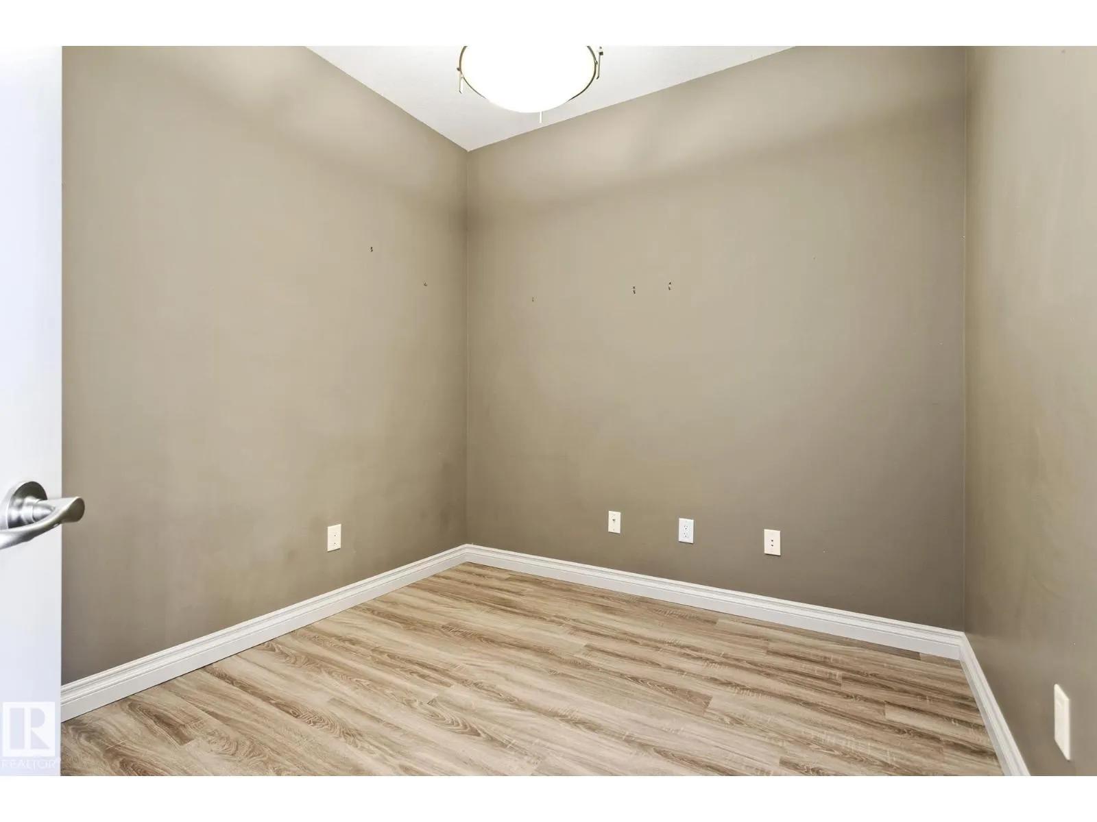 #334 10121 80 AV NW