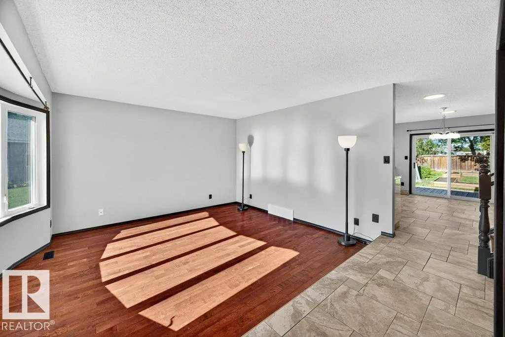 10106 89 ST