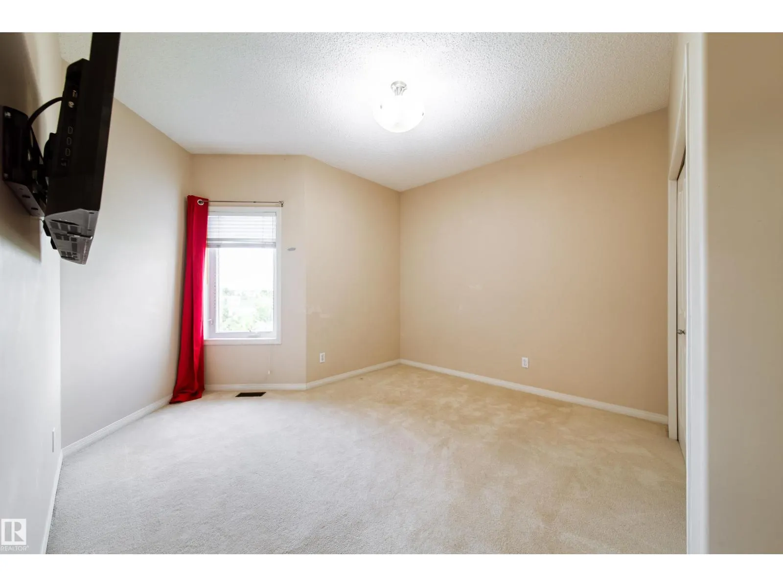 #1 8403 164 AV NW