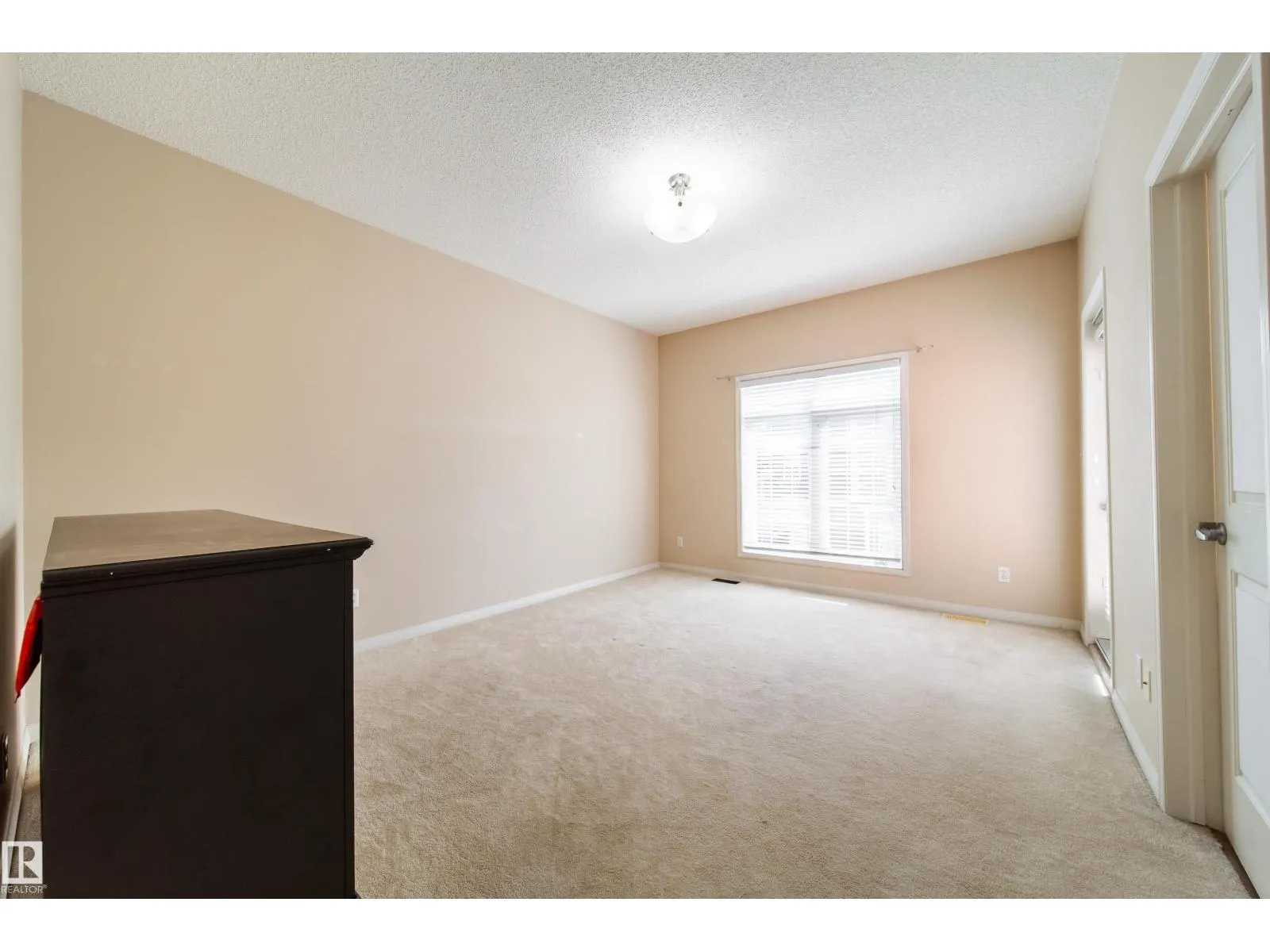 #1 8403 164 AV NW