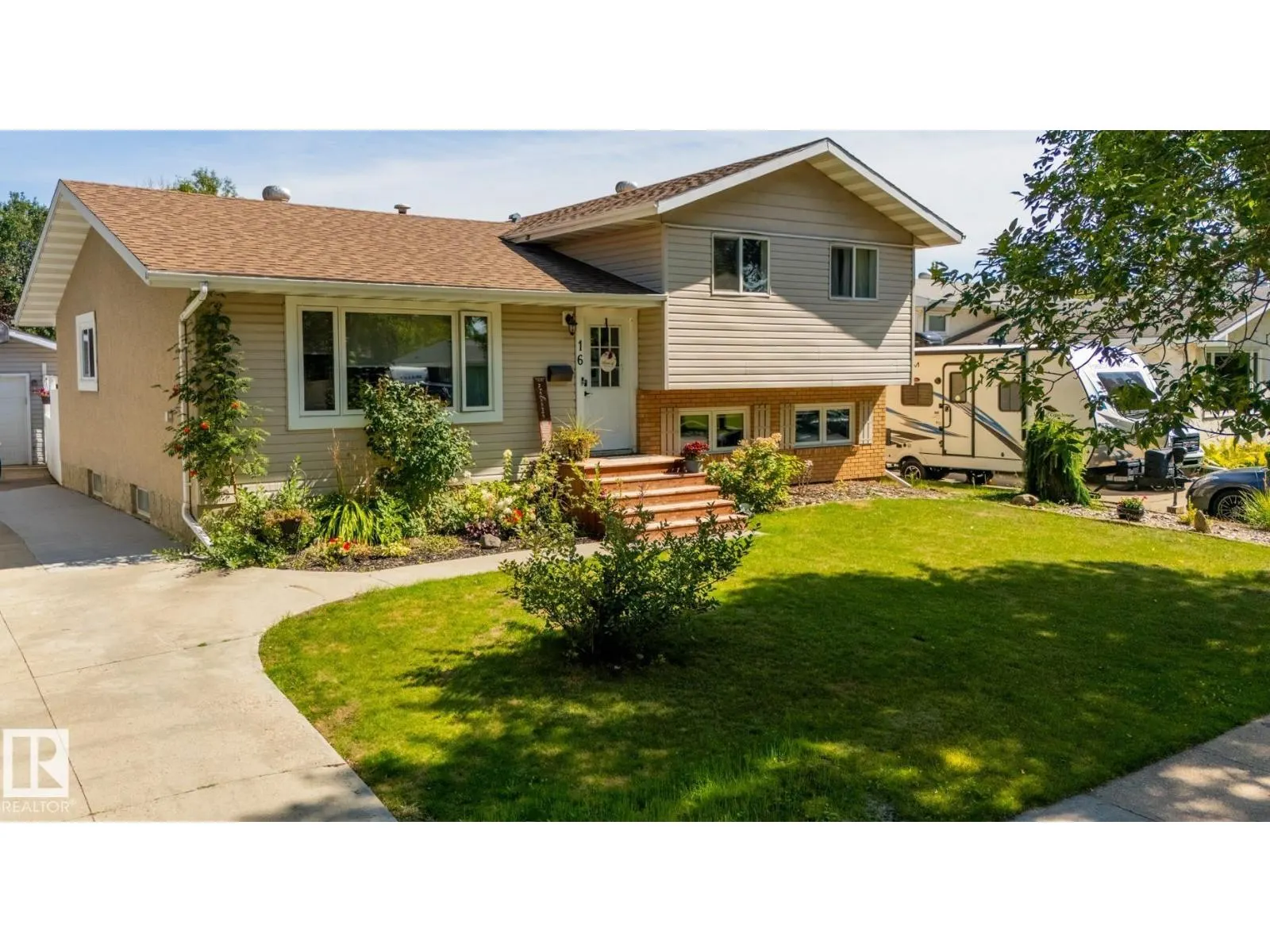 16 LAROSE DR