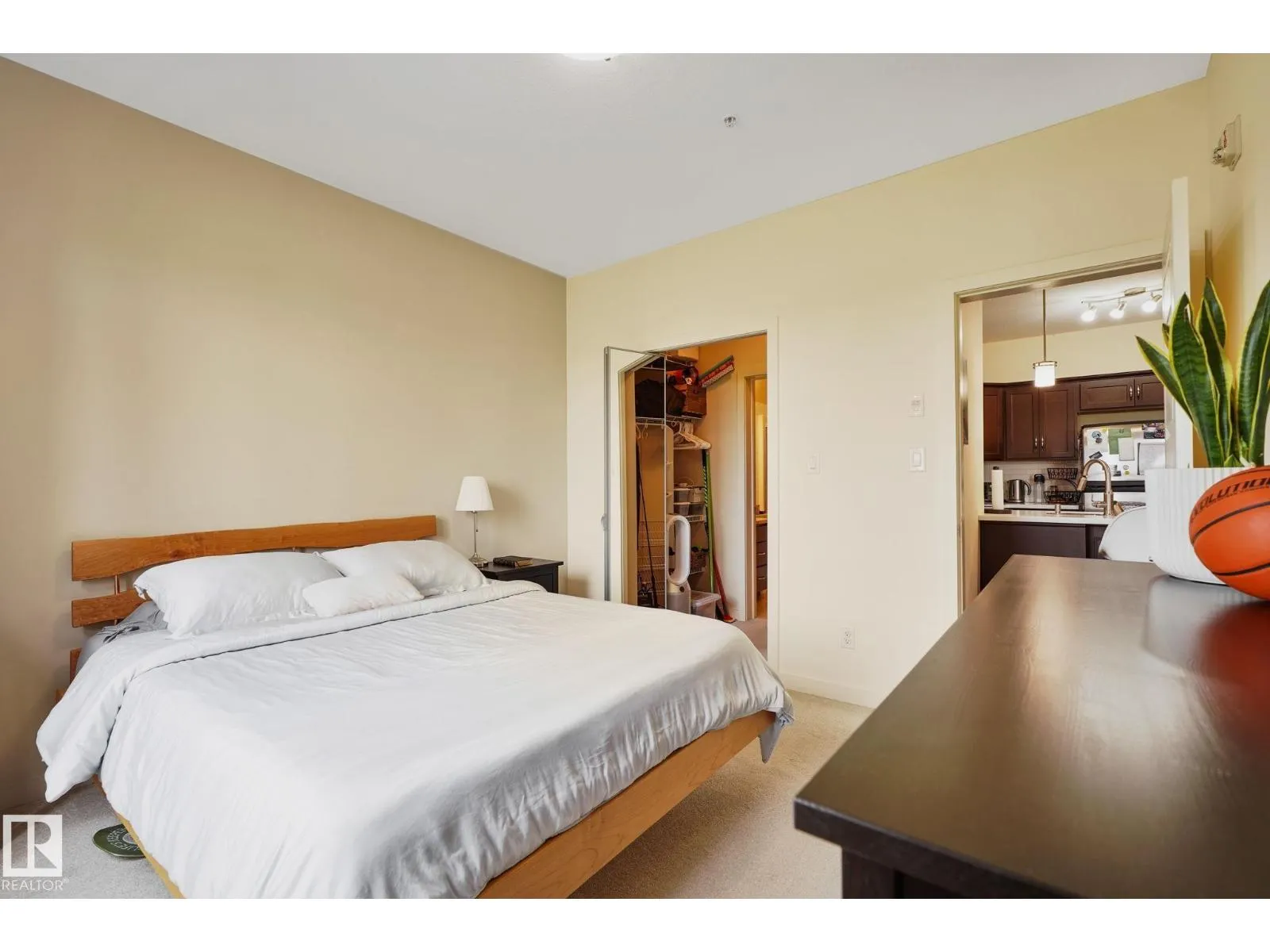 #316 304 Ambleside LI SW