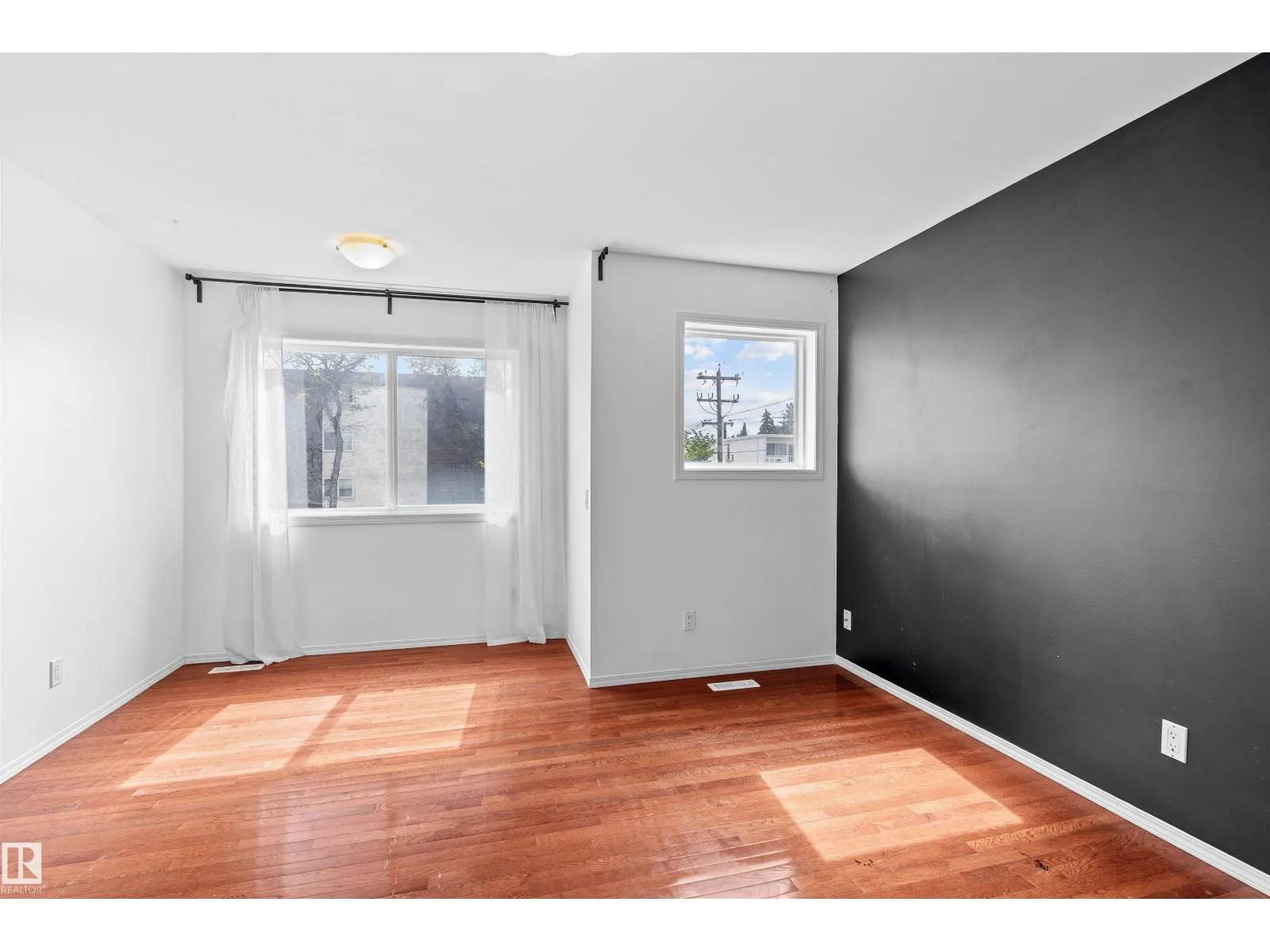 10516 108 AV NW