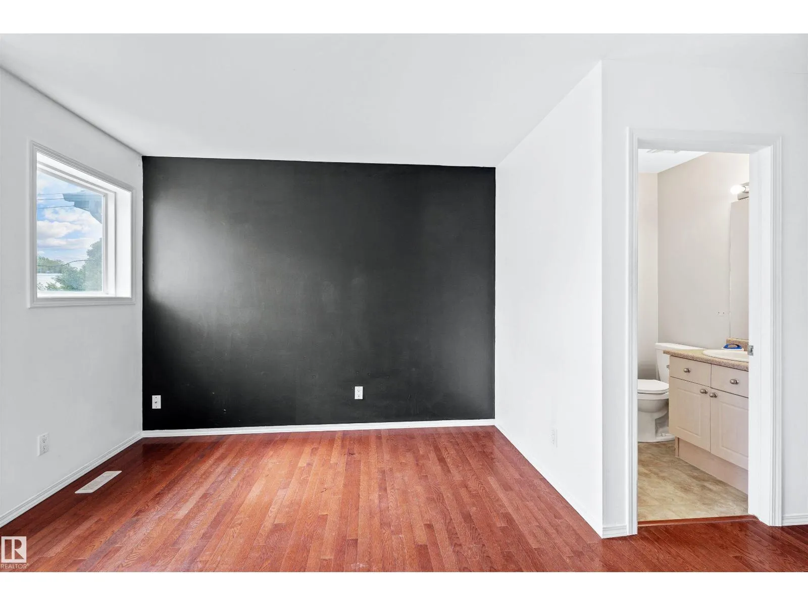 10516 108 AV NW