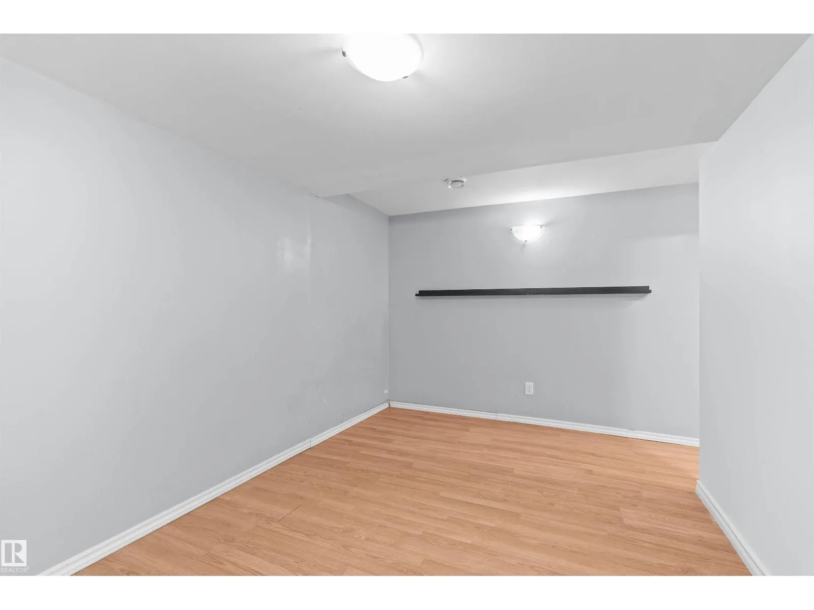 10516 108 AV NW