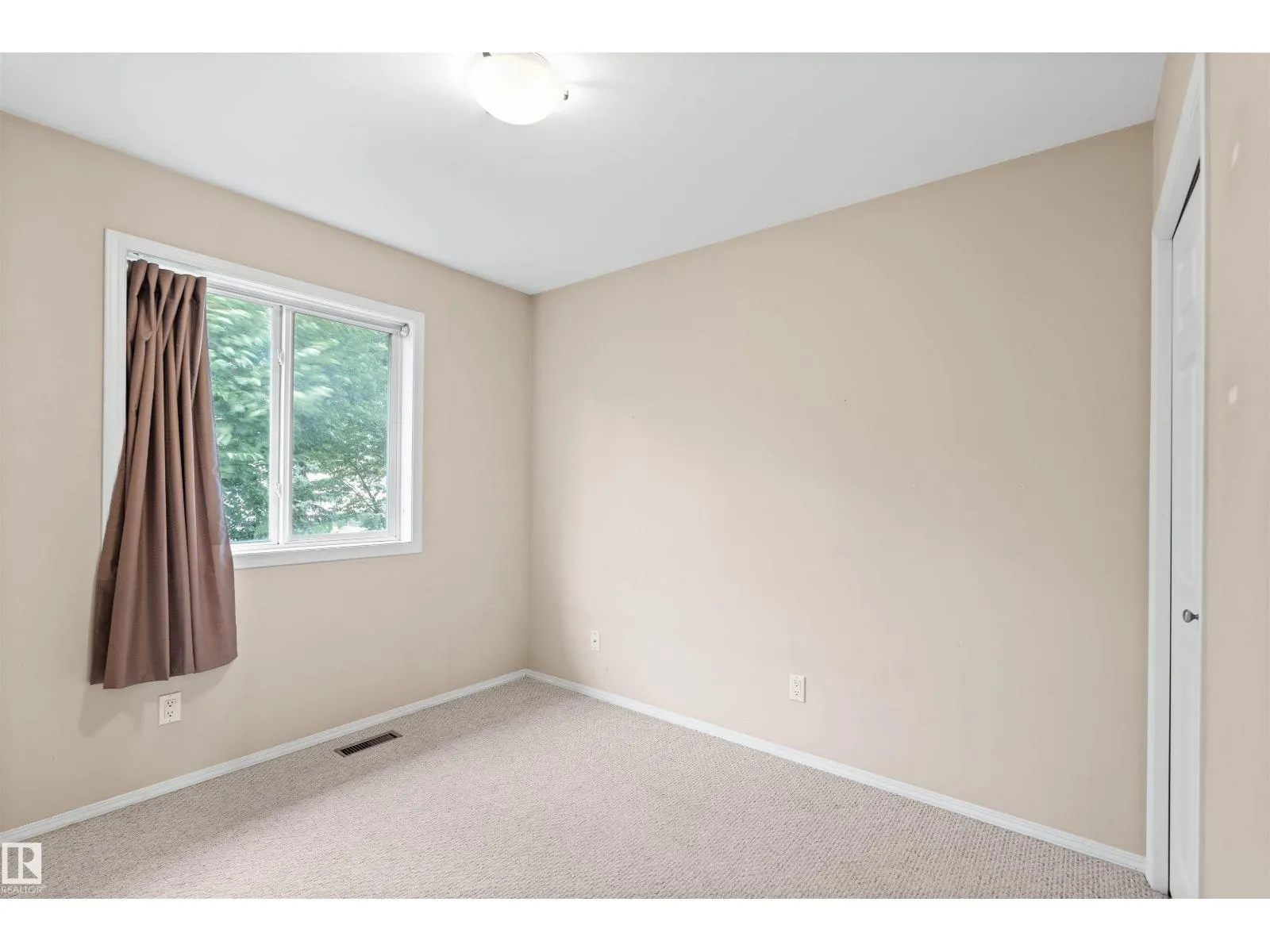 10516 108 AV NW