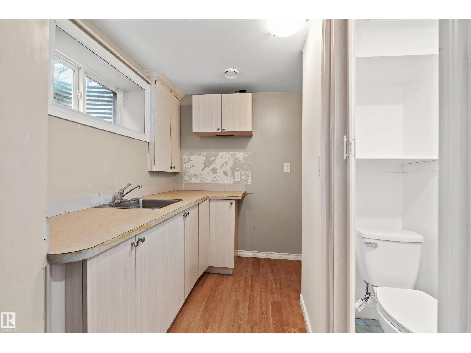 10516 108 AV NW