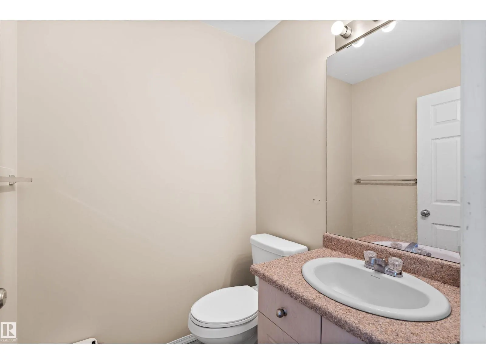 10516 108 AV NW