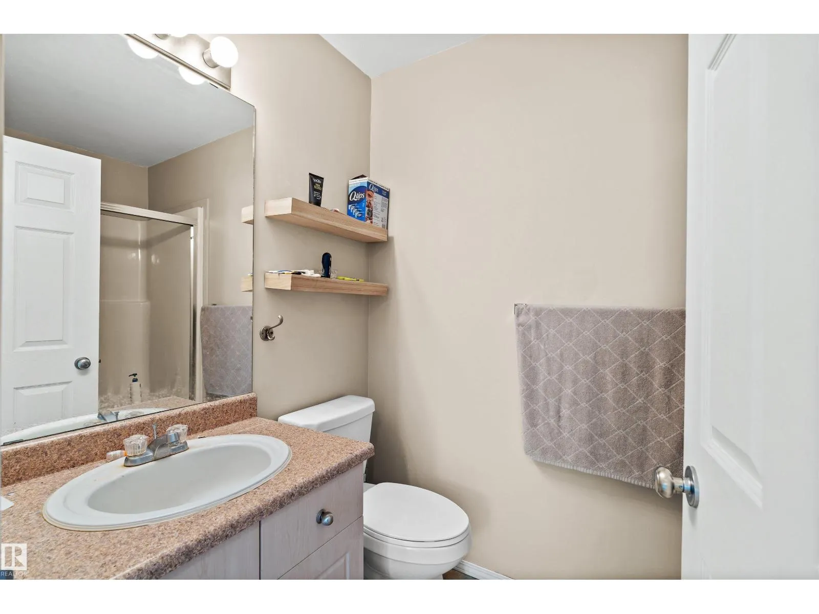 10516 108 AV NW