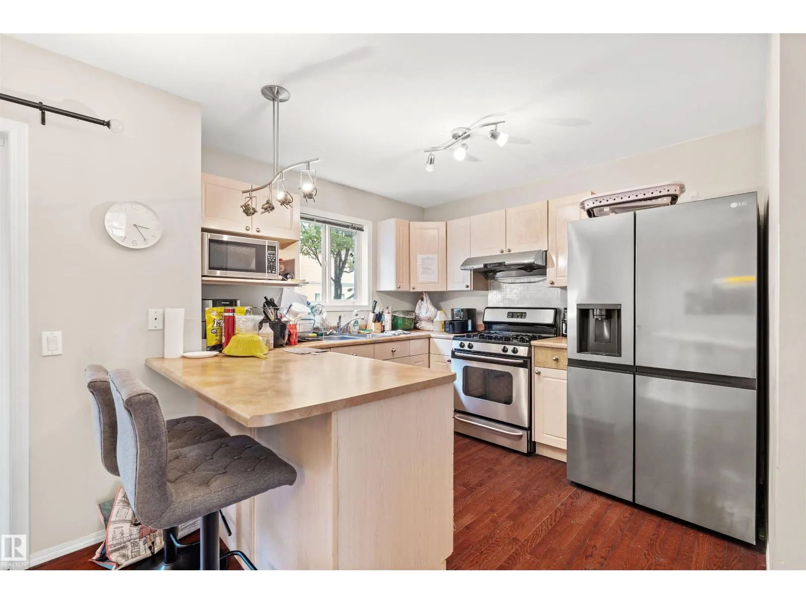 10516 108 AV NW