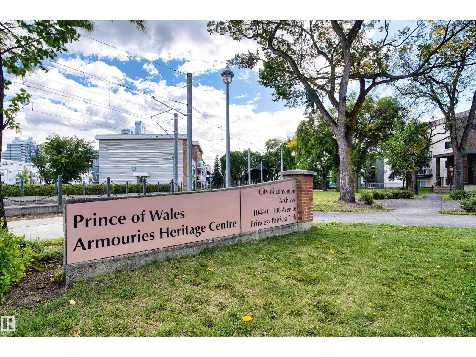 10516 108 AV NW