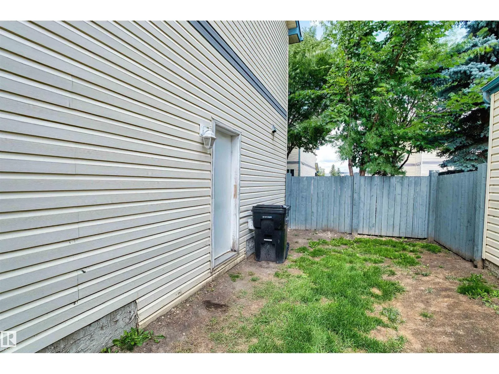 10516 108 AV NW