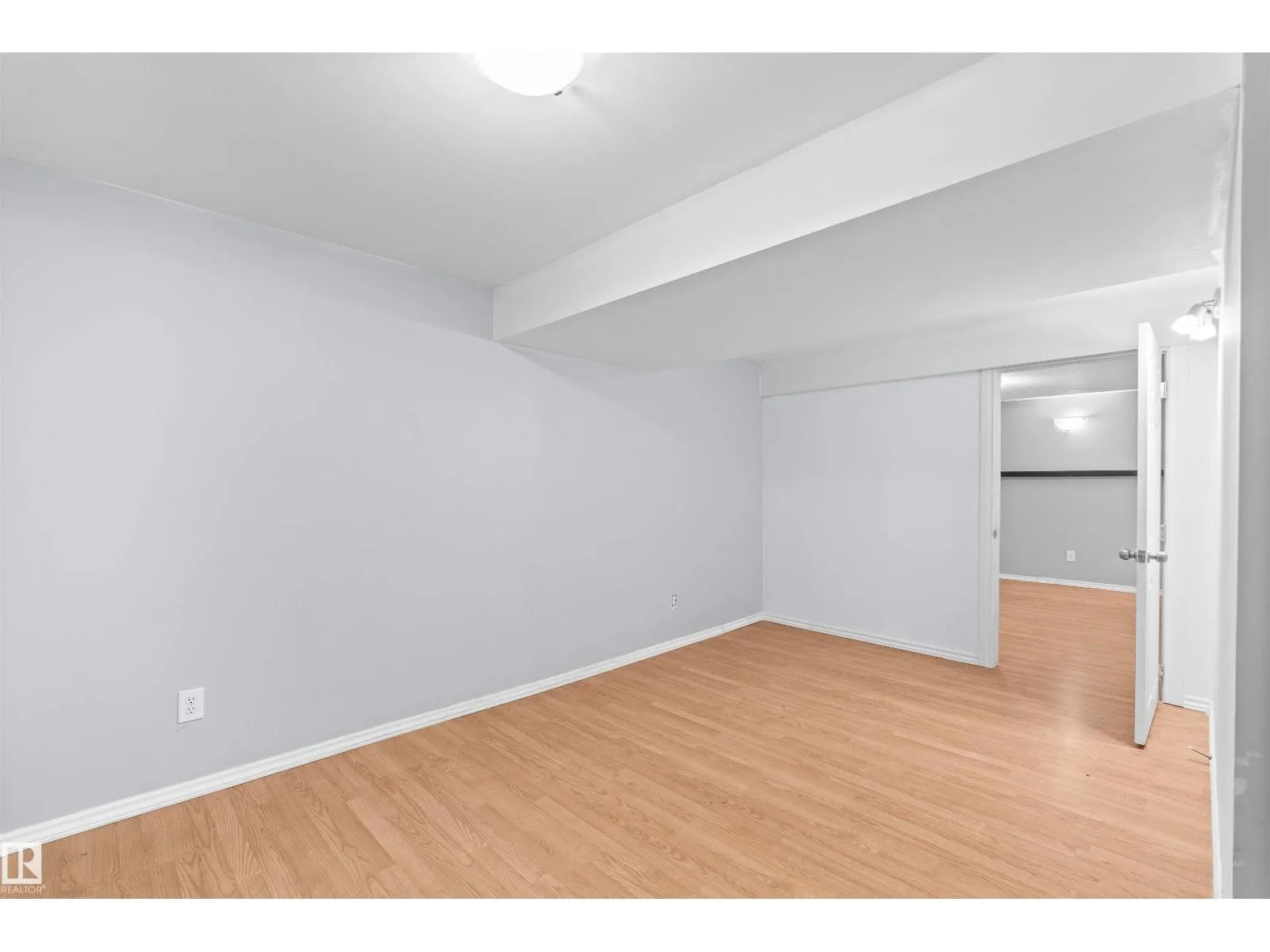 10516 108 AV NW