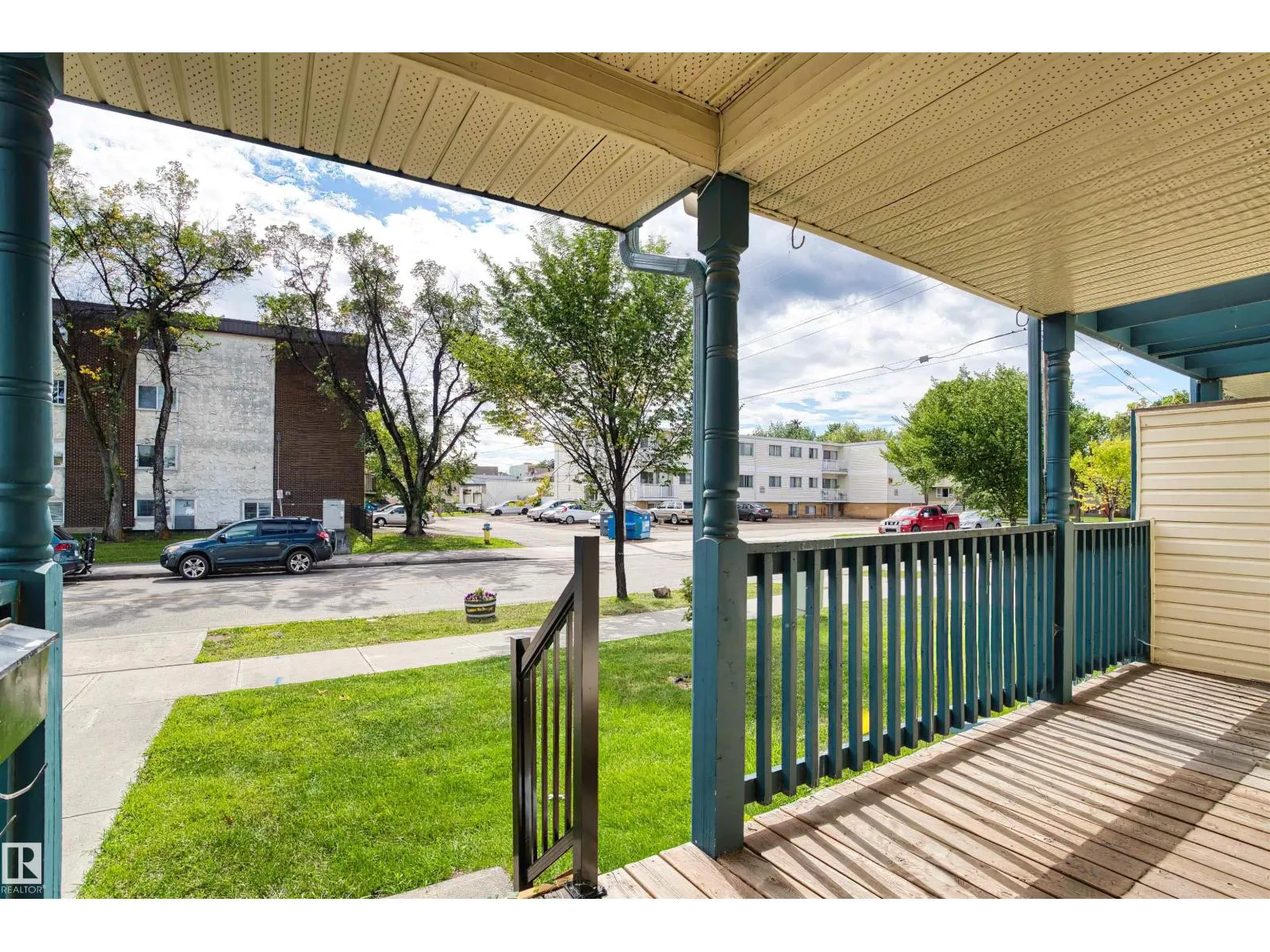 10516 108 AV NW