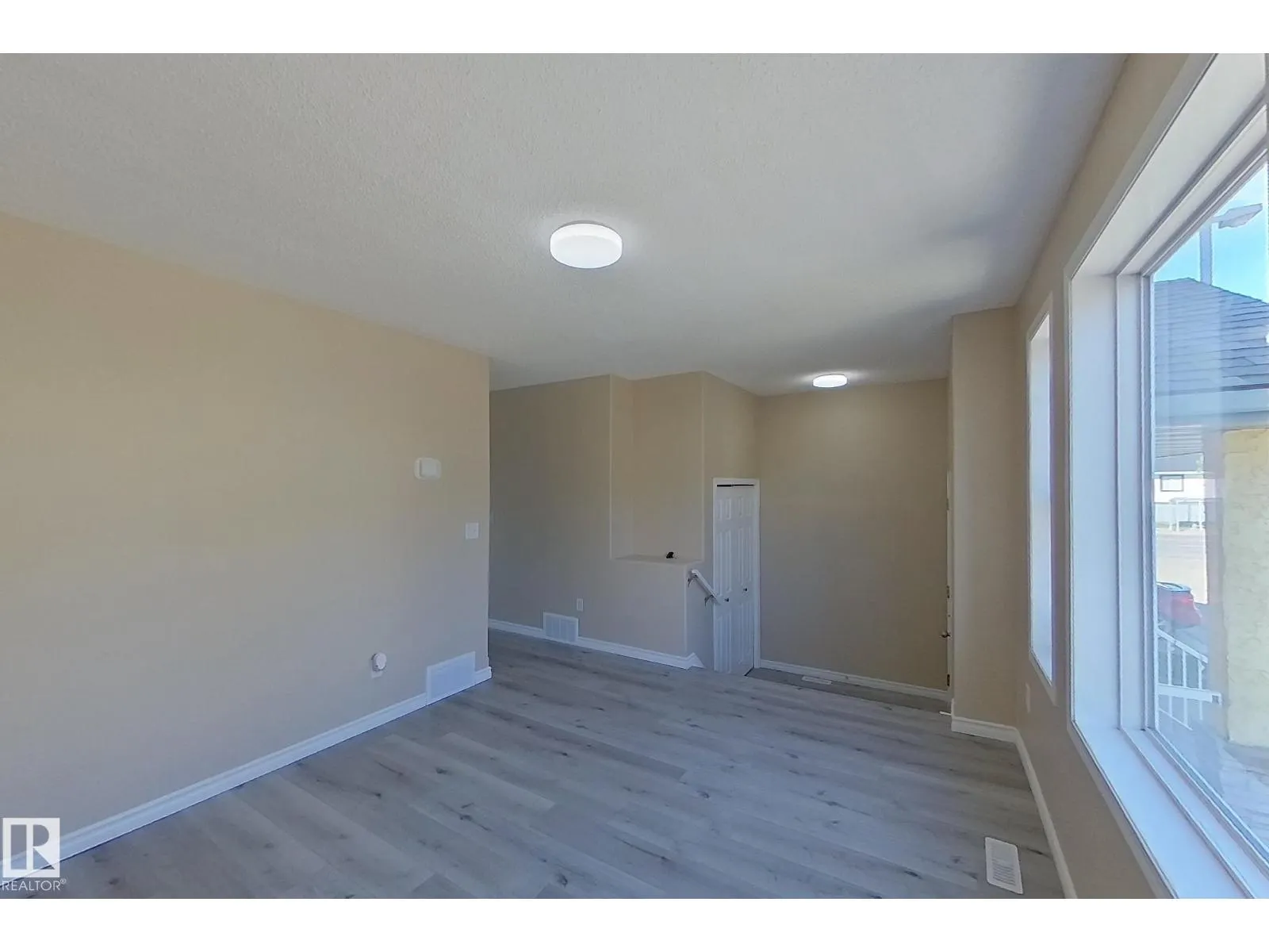 #4 16777 91 ST NW