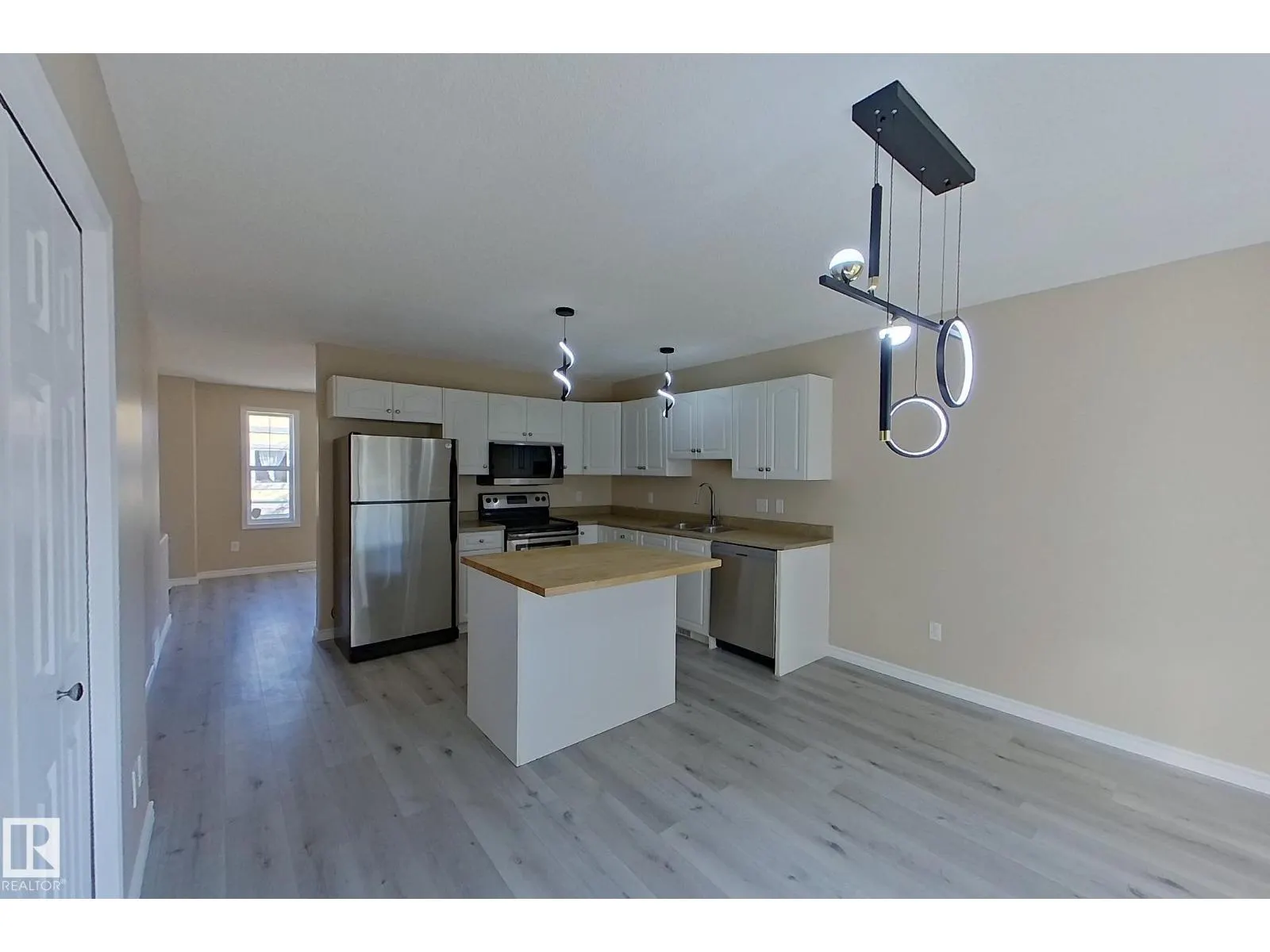 #4 16777 91 ST NW