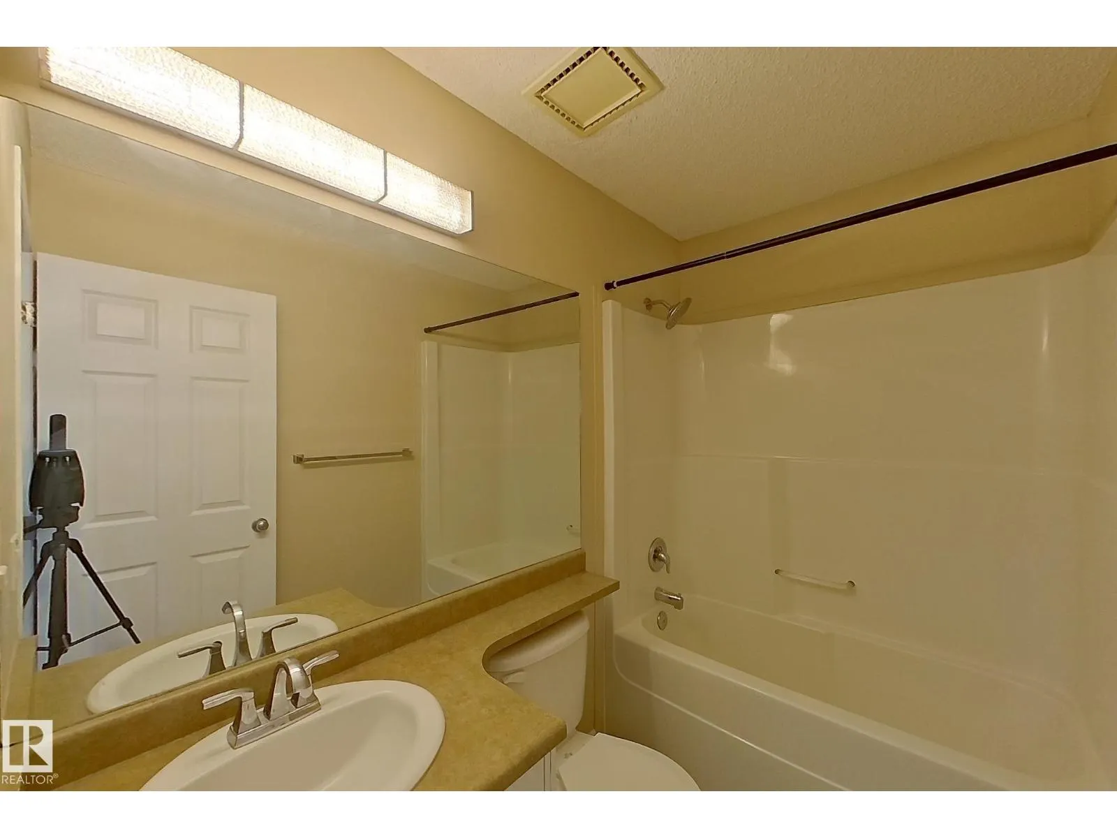 #4 16777 91 ST NW