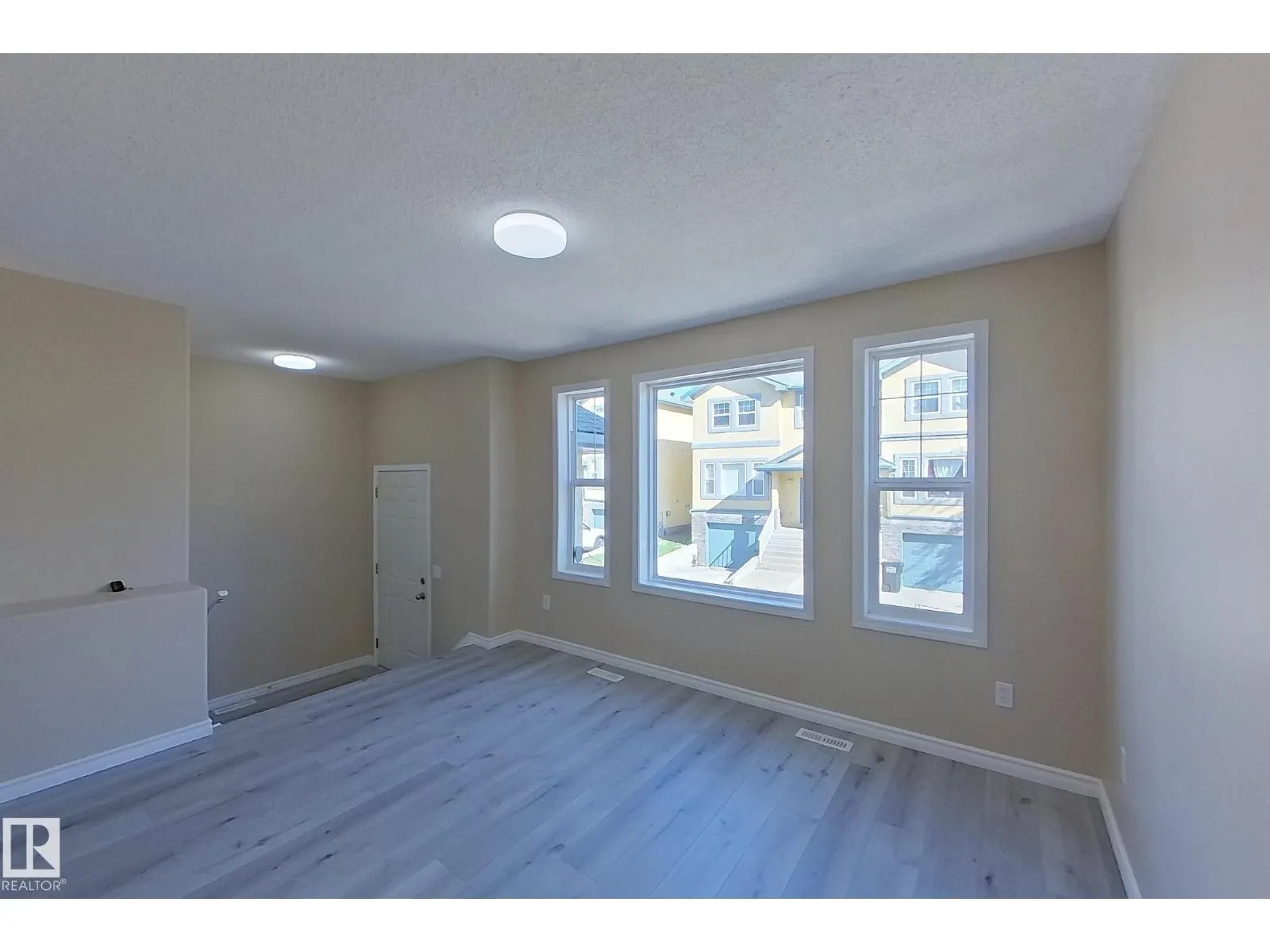 #4 16777 91 ST NW