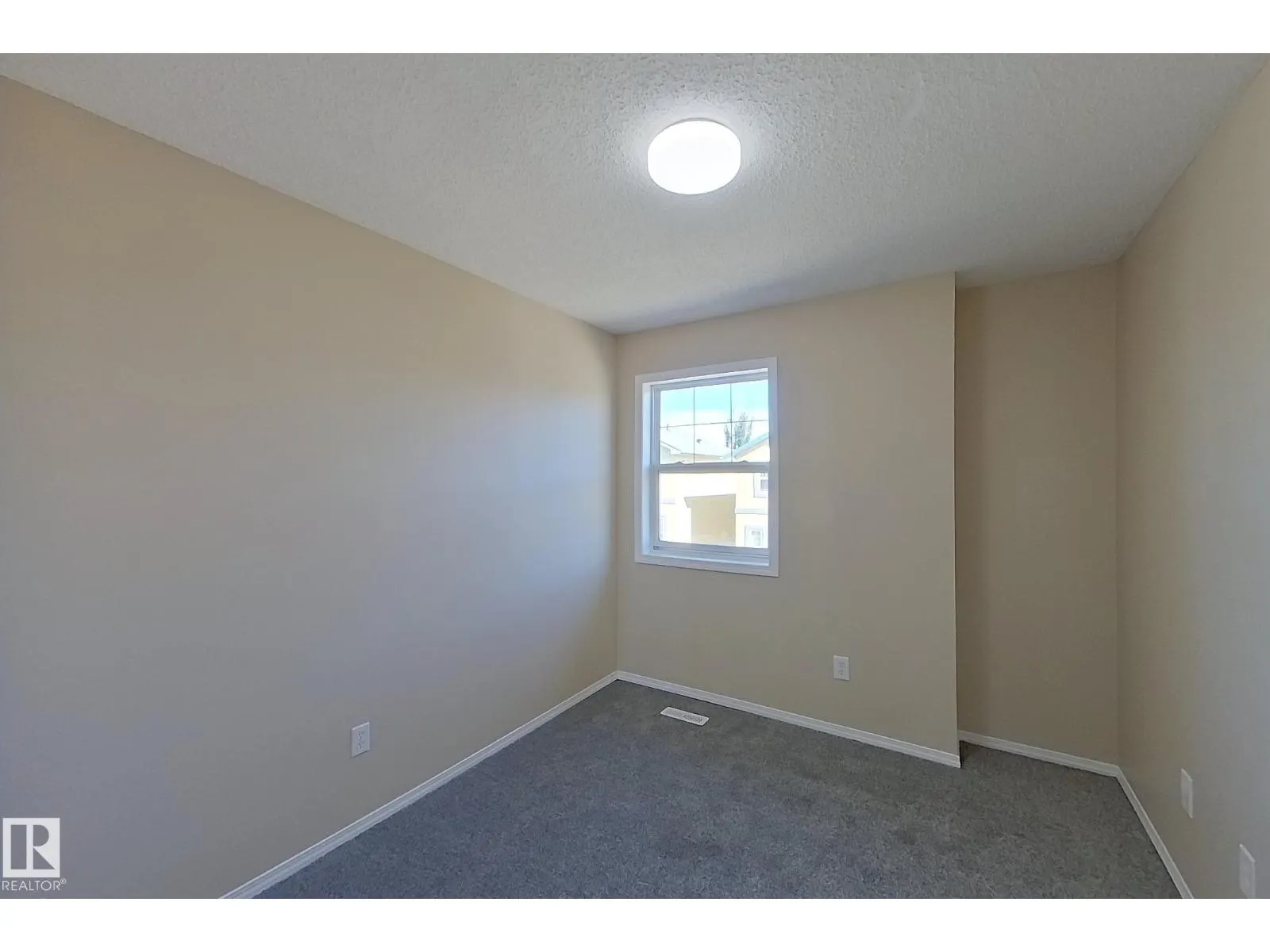 #4 16777 91 ST NW