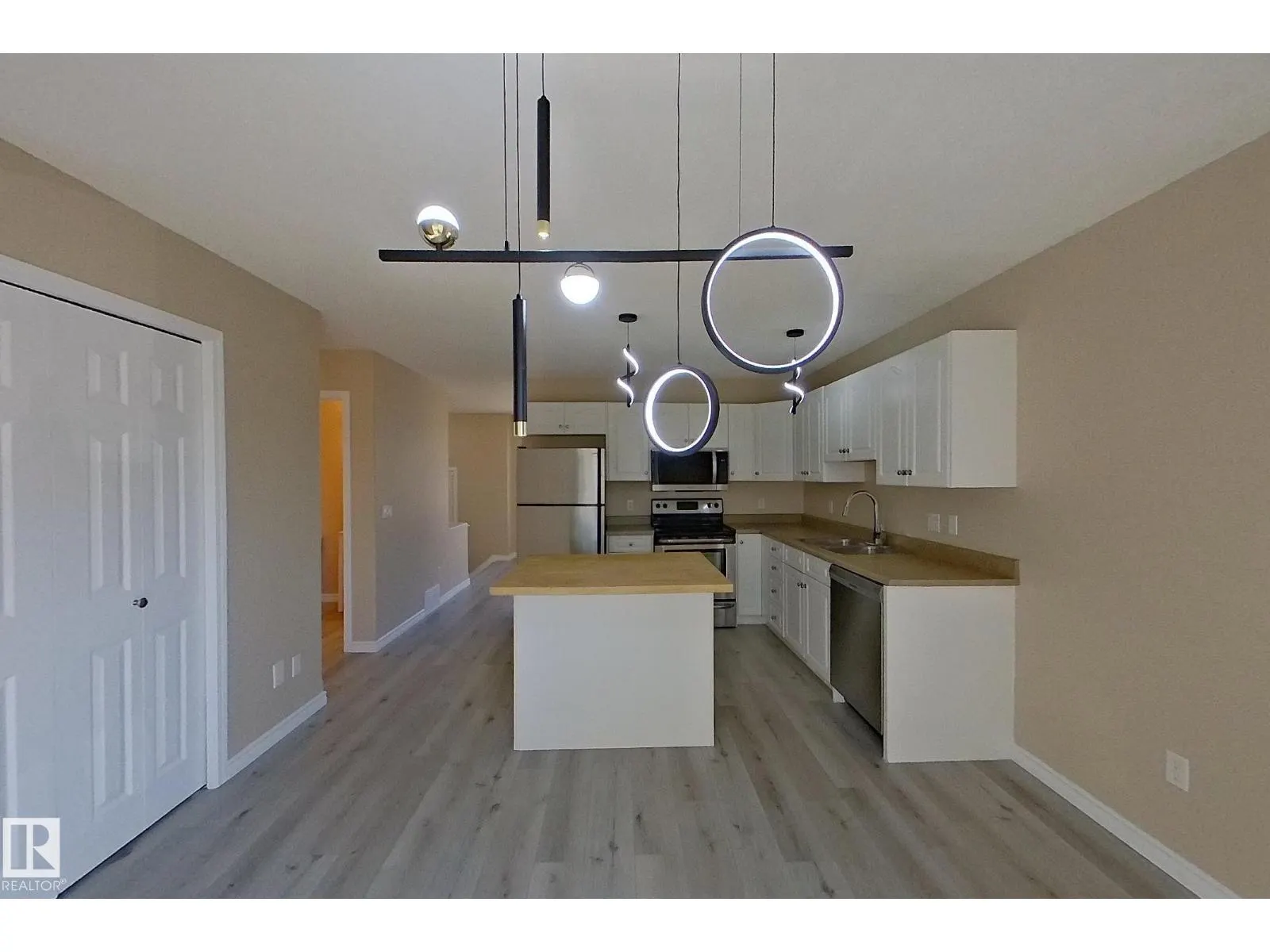 #4 16777 91 ST NW