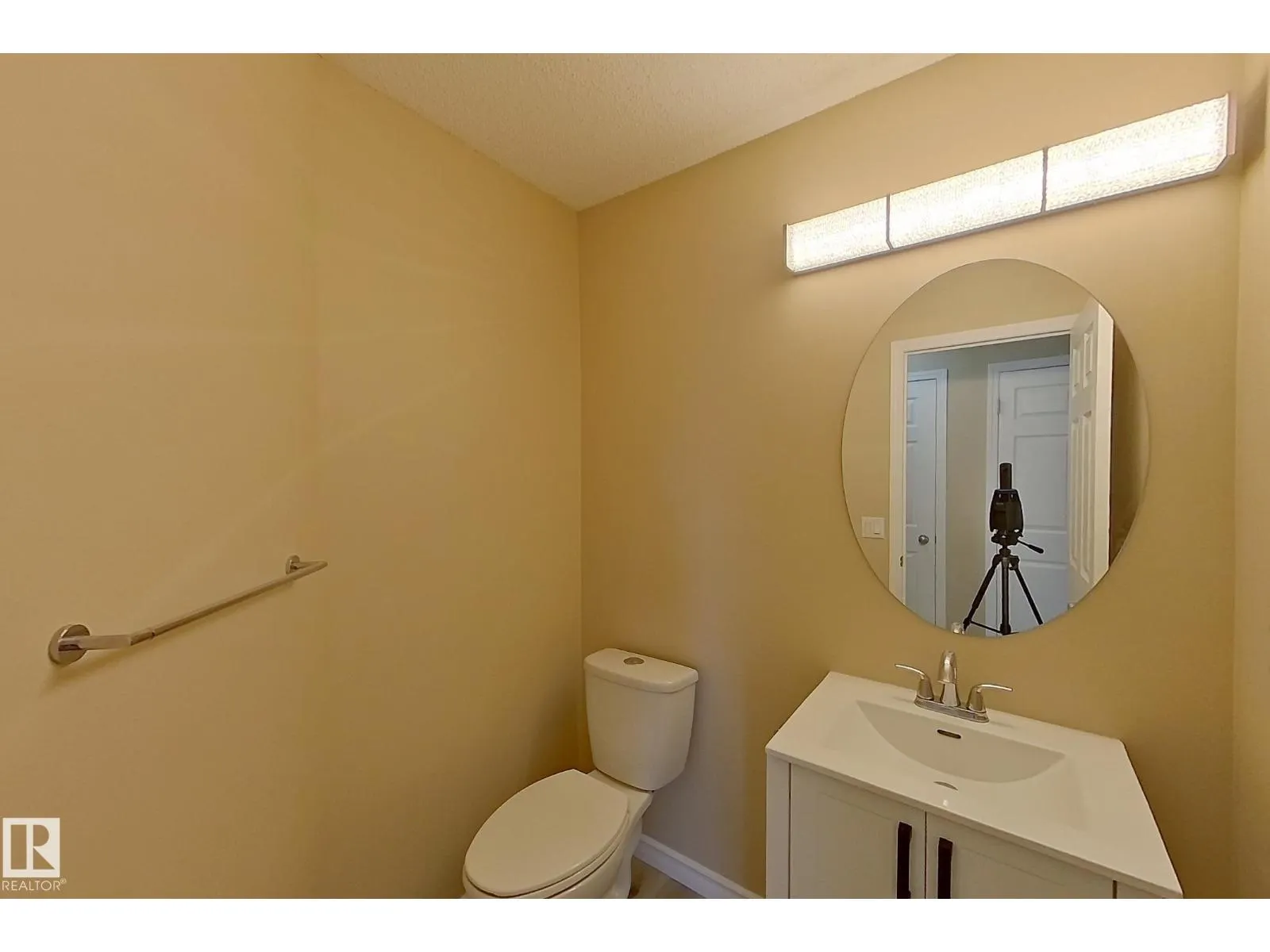 #4 16777 91 ST NW