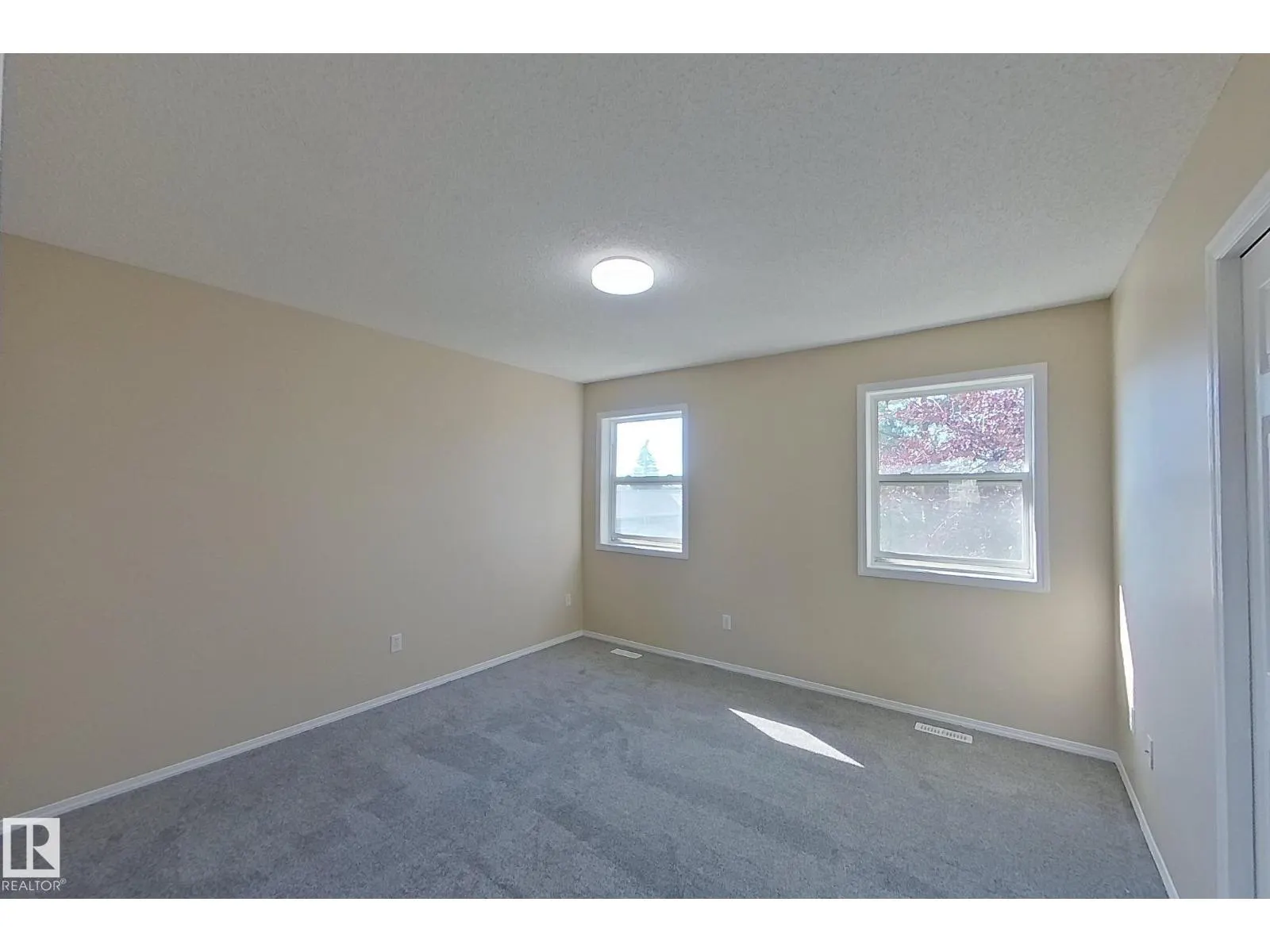 #4 16777 91 ST NW