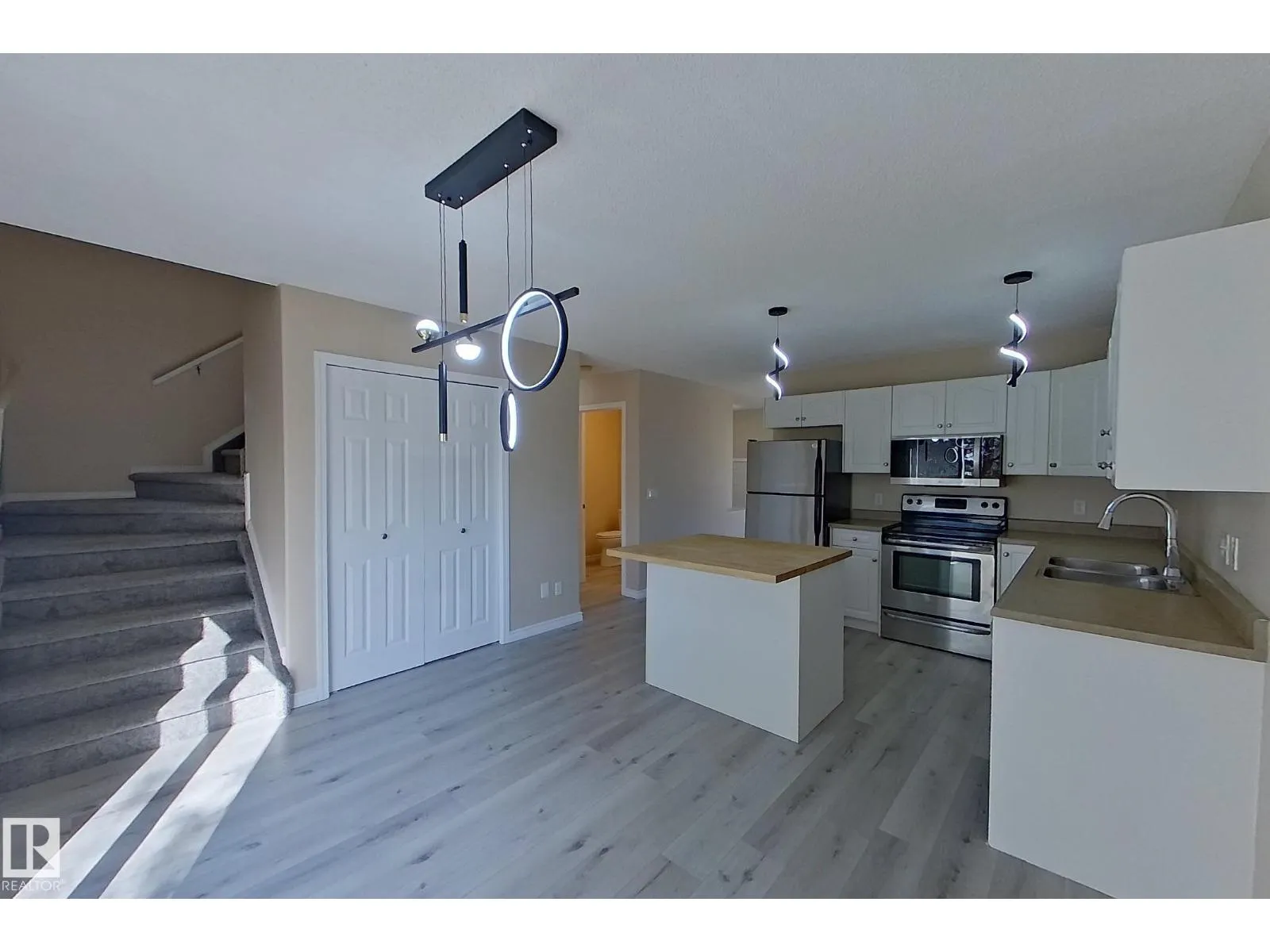 #4 16777 91 ST NW