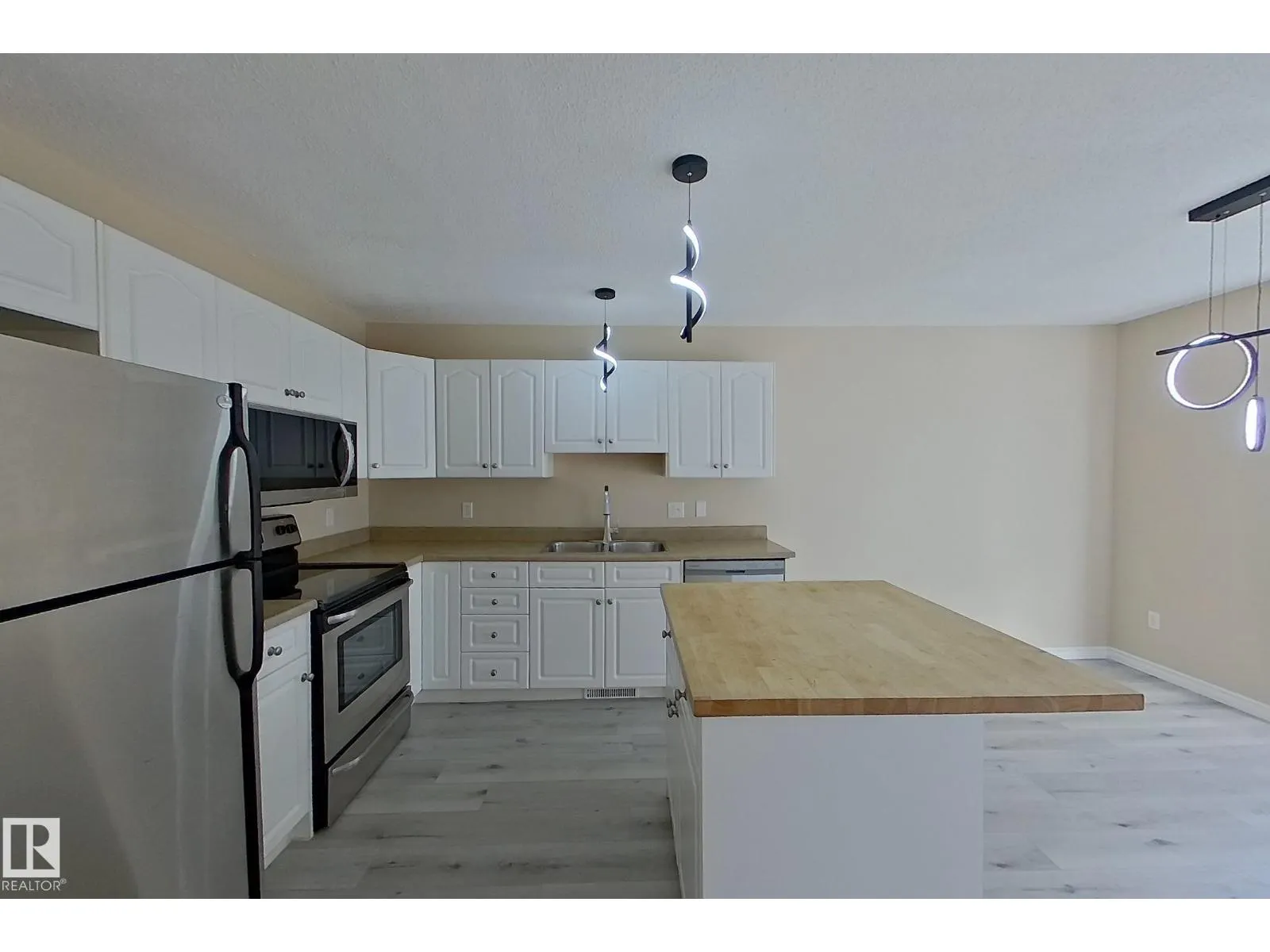 #4 16777 91 ST NW