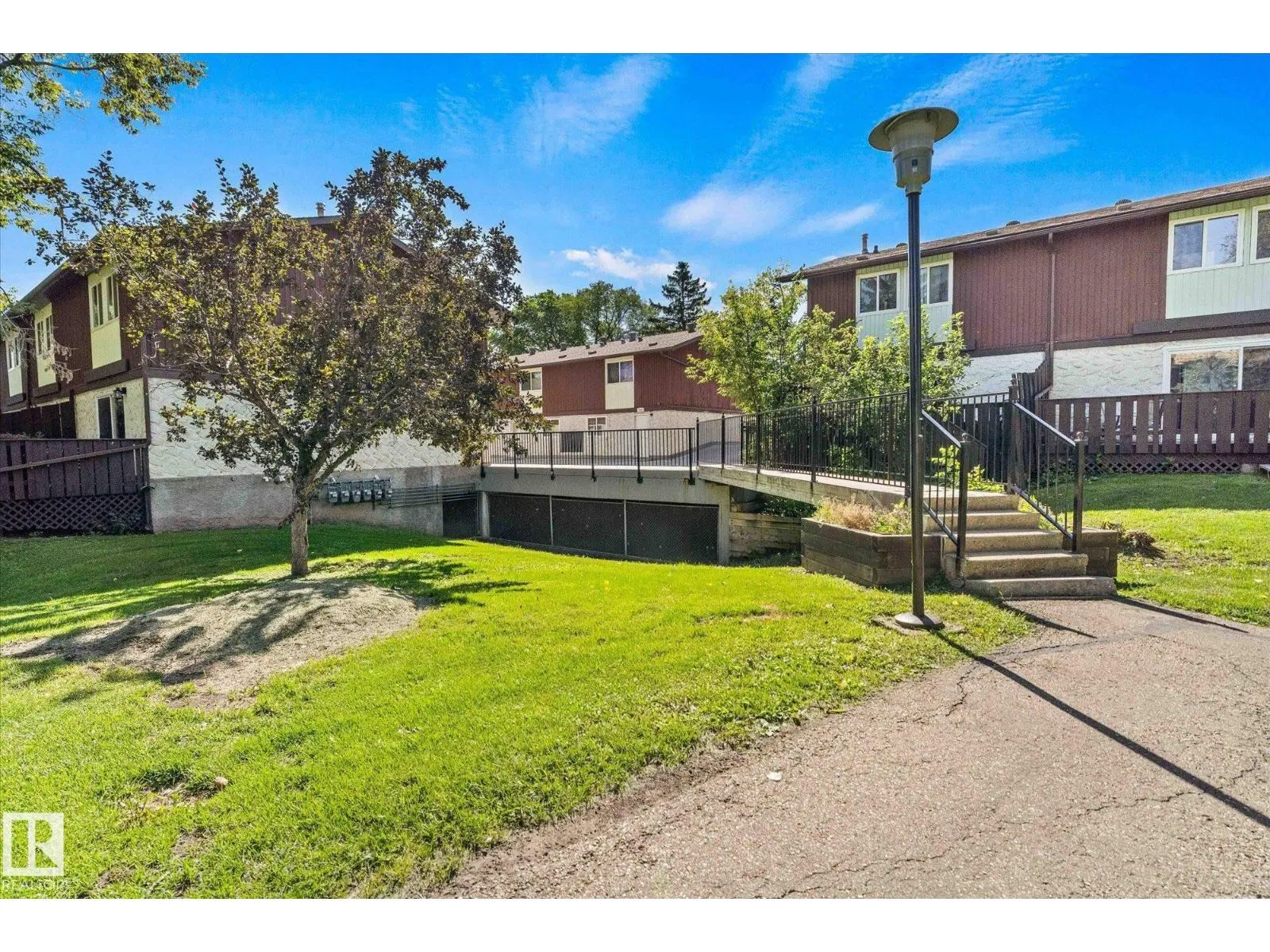17528 76 AV NW