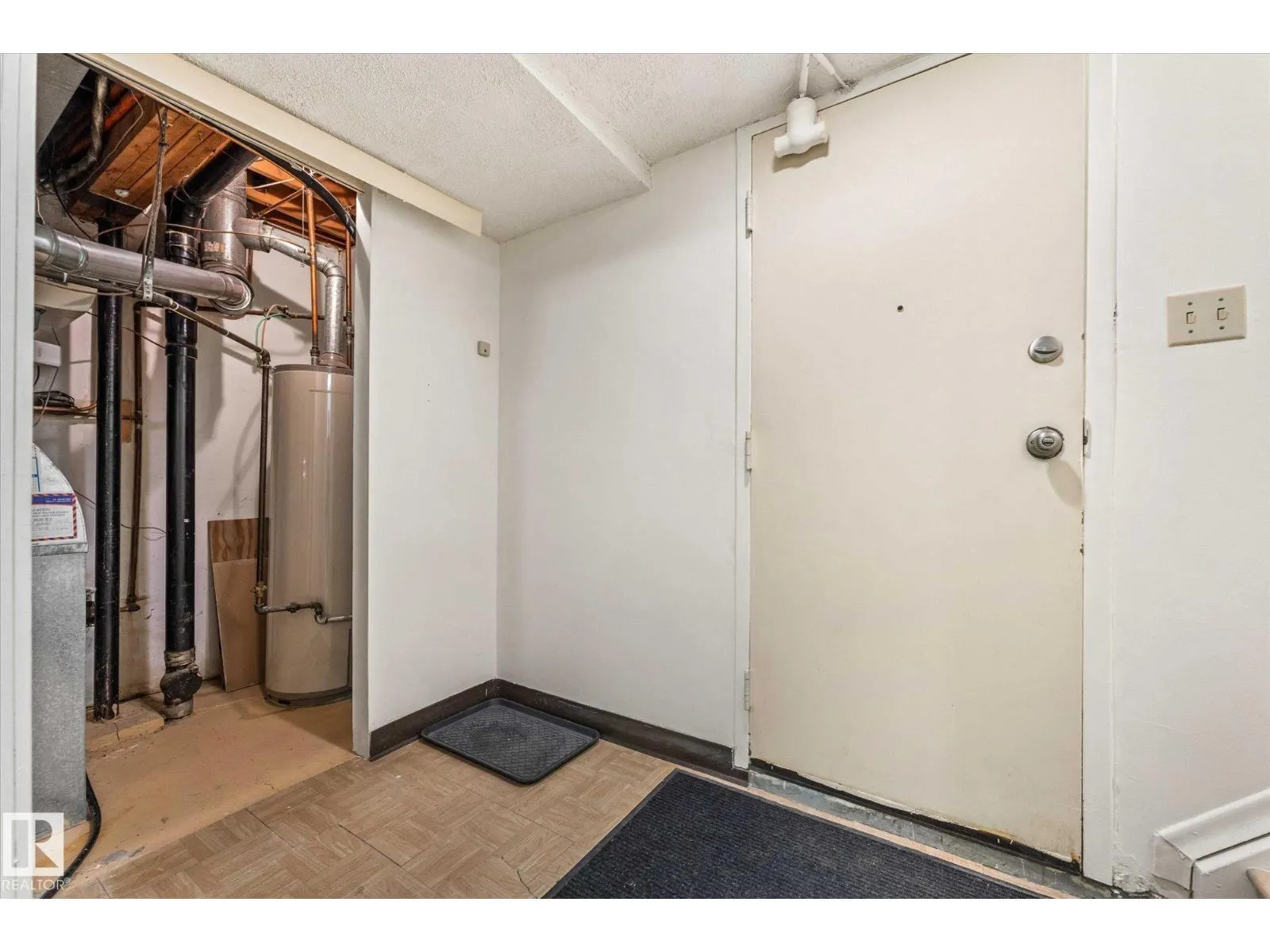 17528 76 AV NW