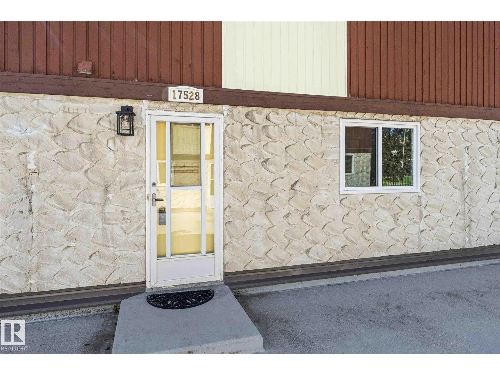17528 76 AV NW